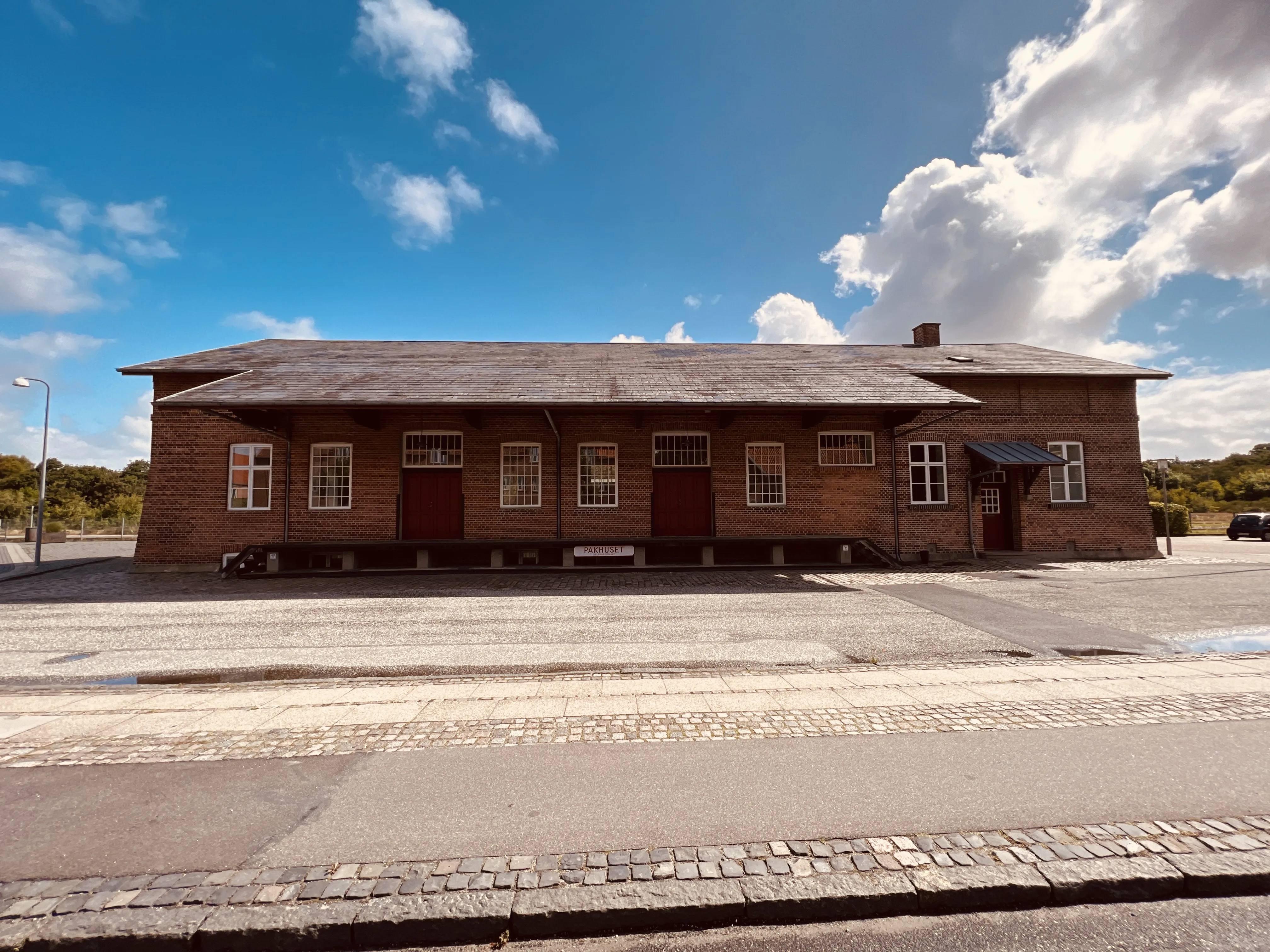 Billede af Ringkøbing Stations varehus.