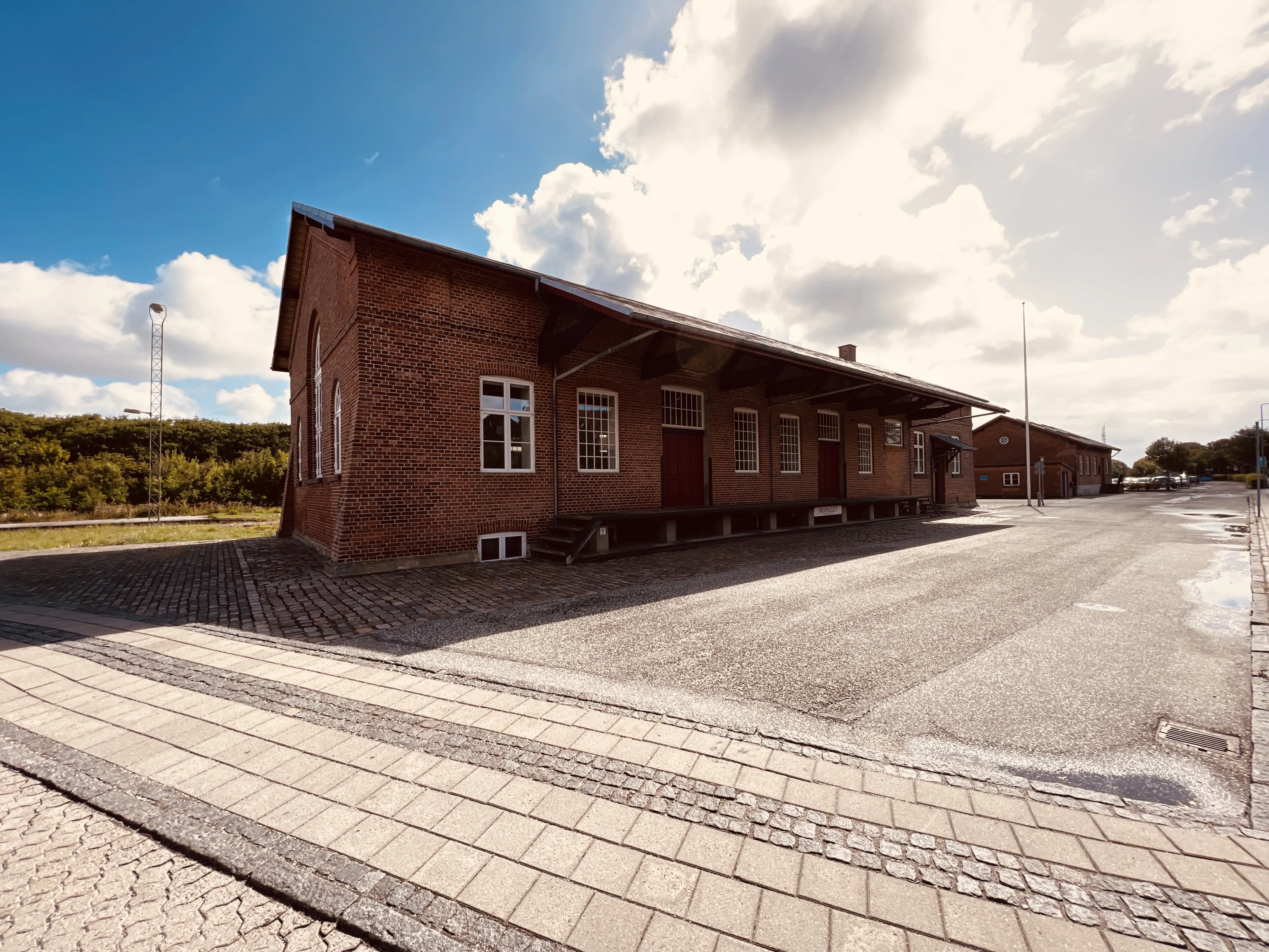 Billede af Ringkøbing Stations varehus.