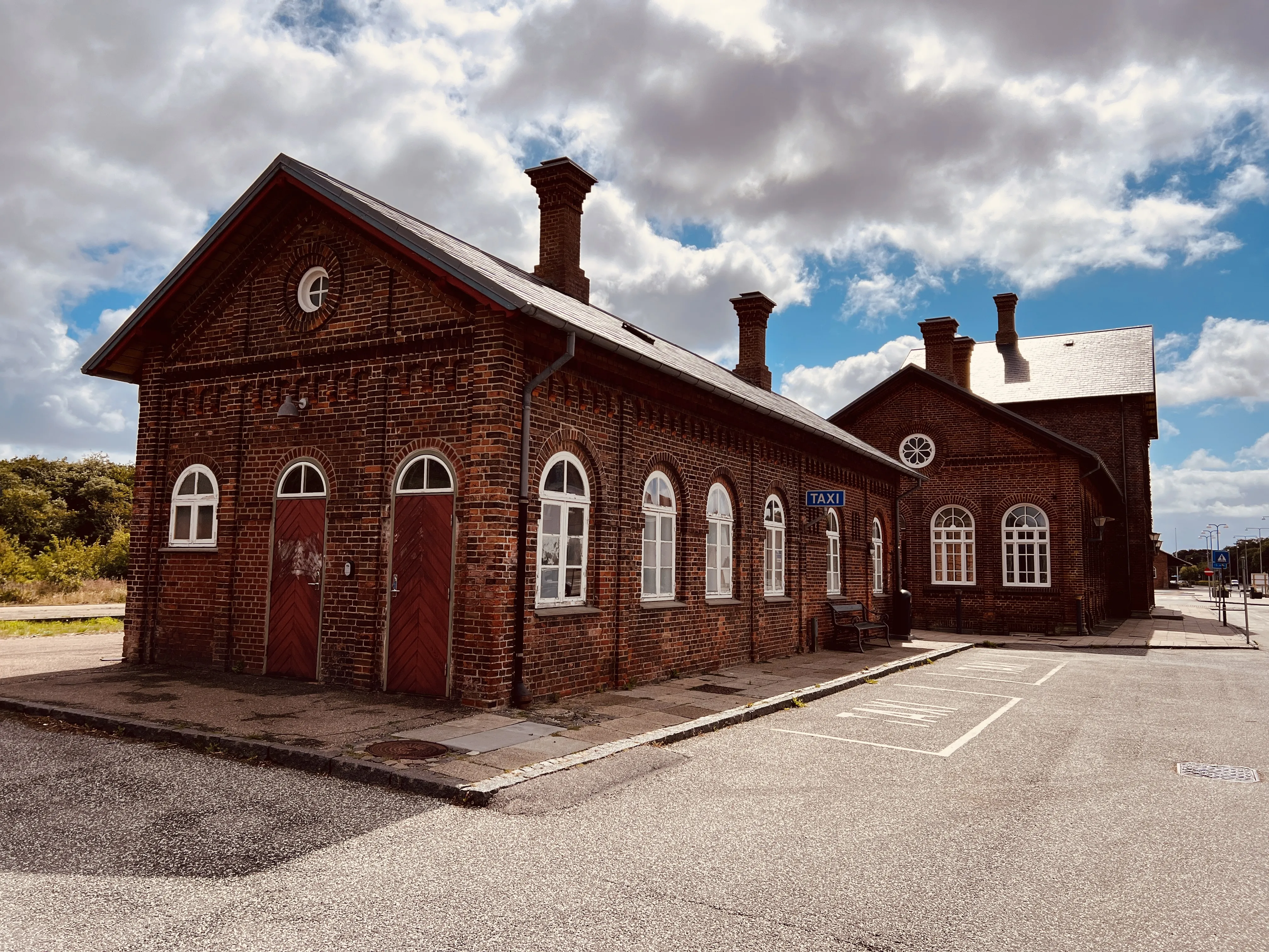 Billede af Ringkøbing Stations retiradebygning.