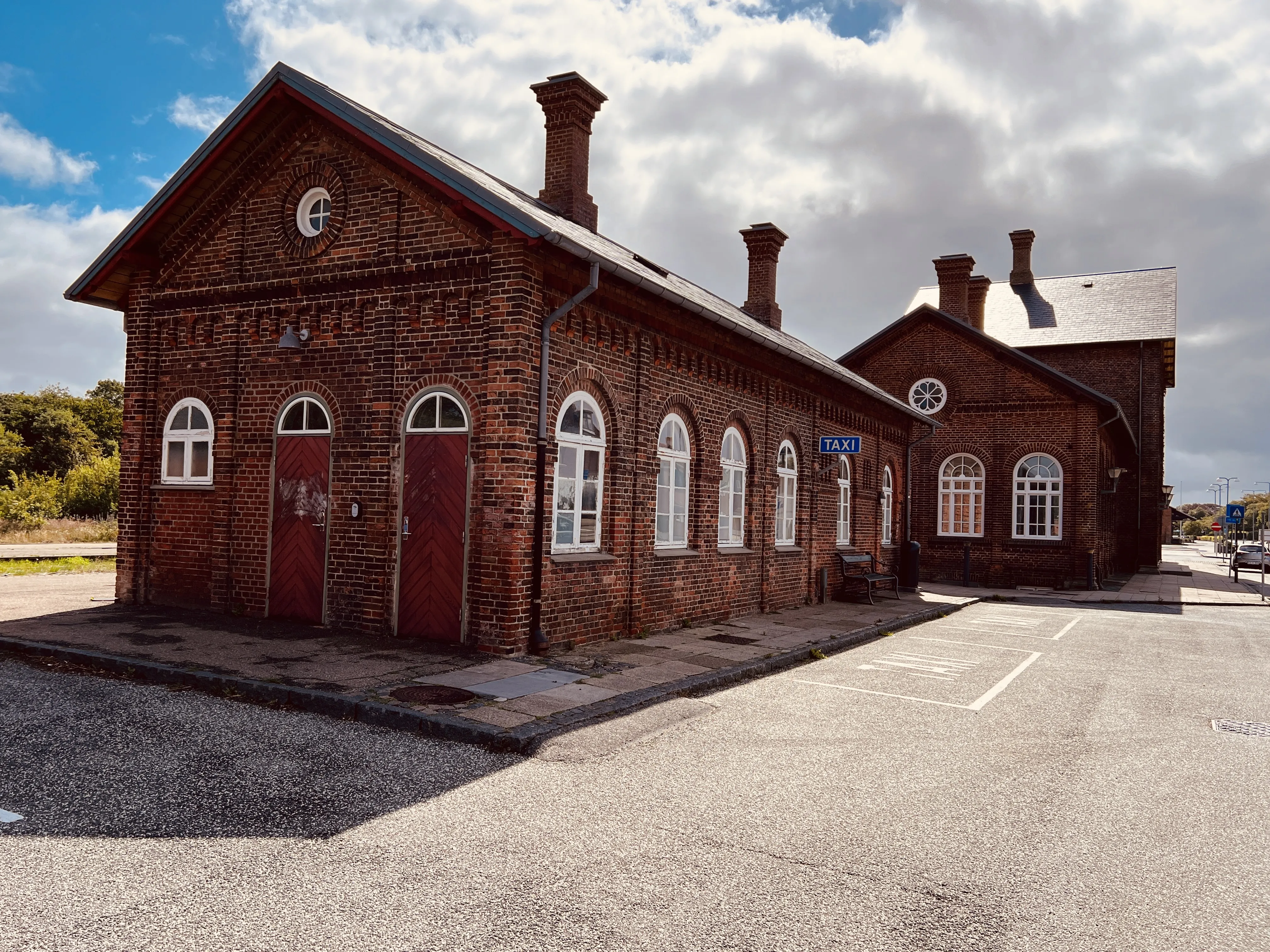 Billede af Ringkøbing Stations retiradebygning.