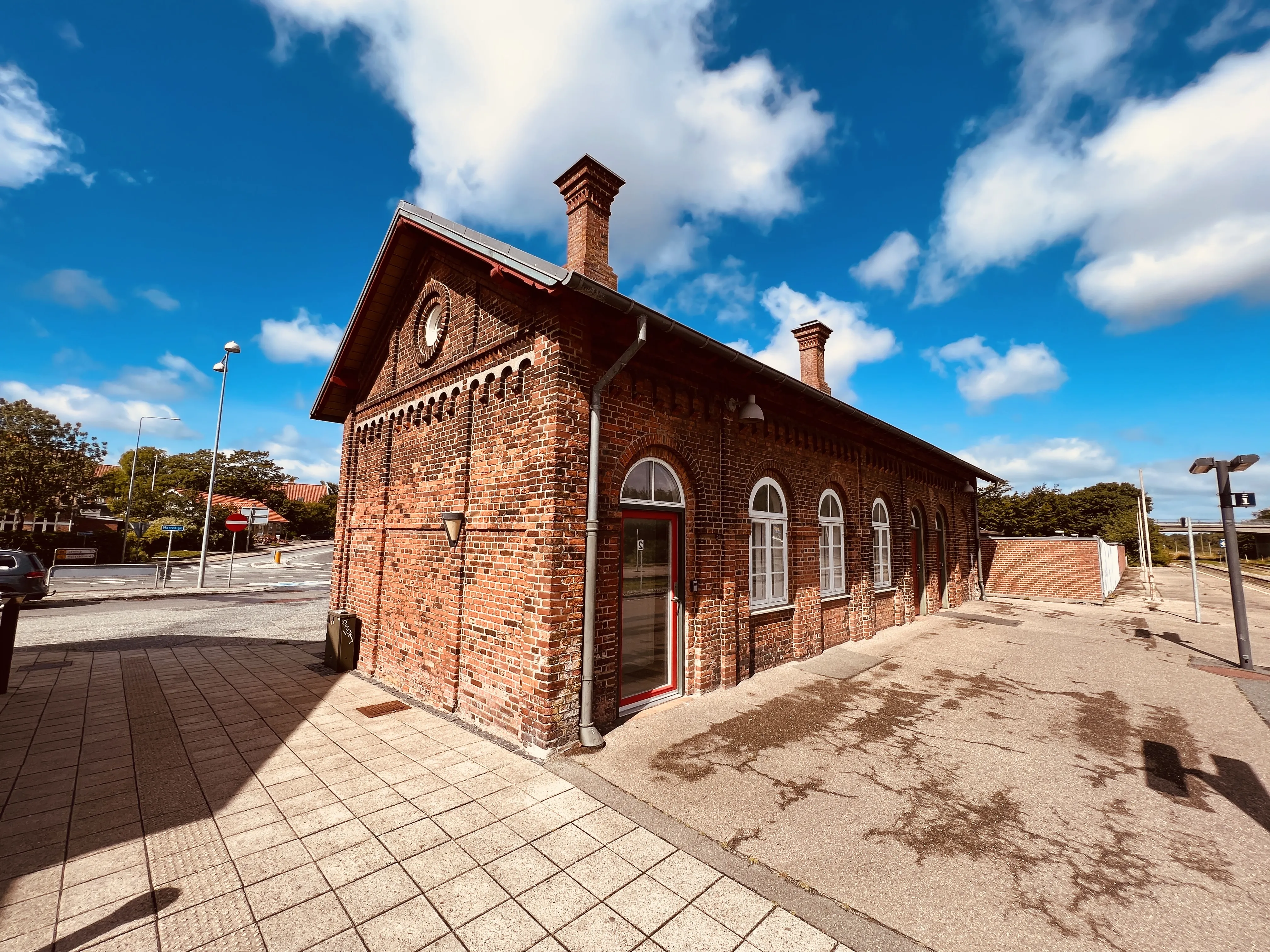 Billede af Ringkøbing Stations retiradebygning.