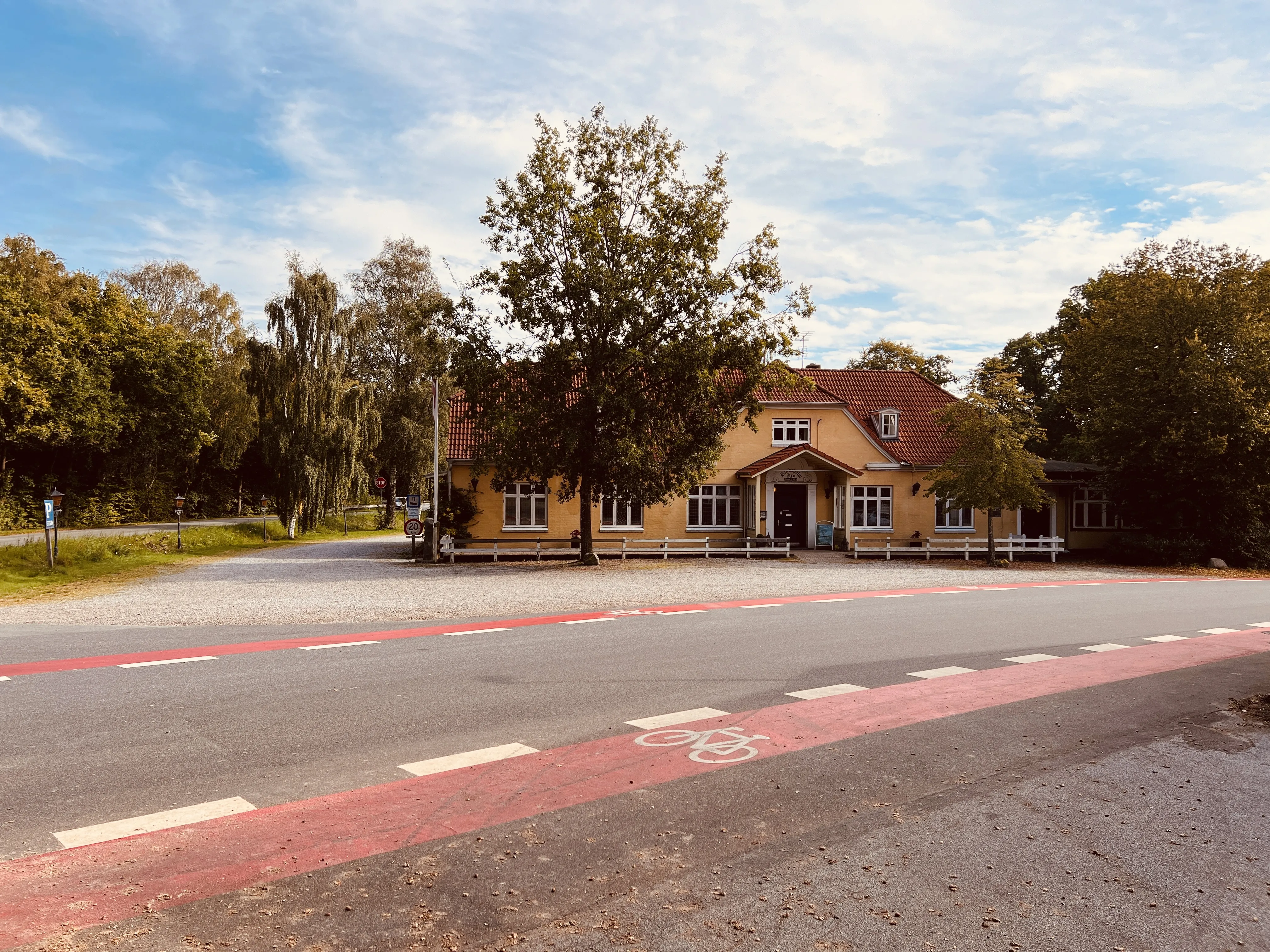 Billede af Kroen over for Rindsholm Billetsalgssted.