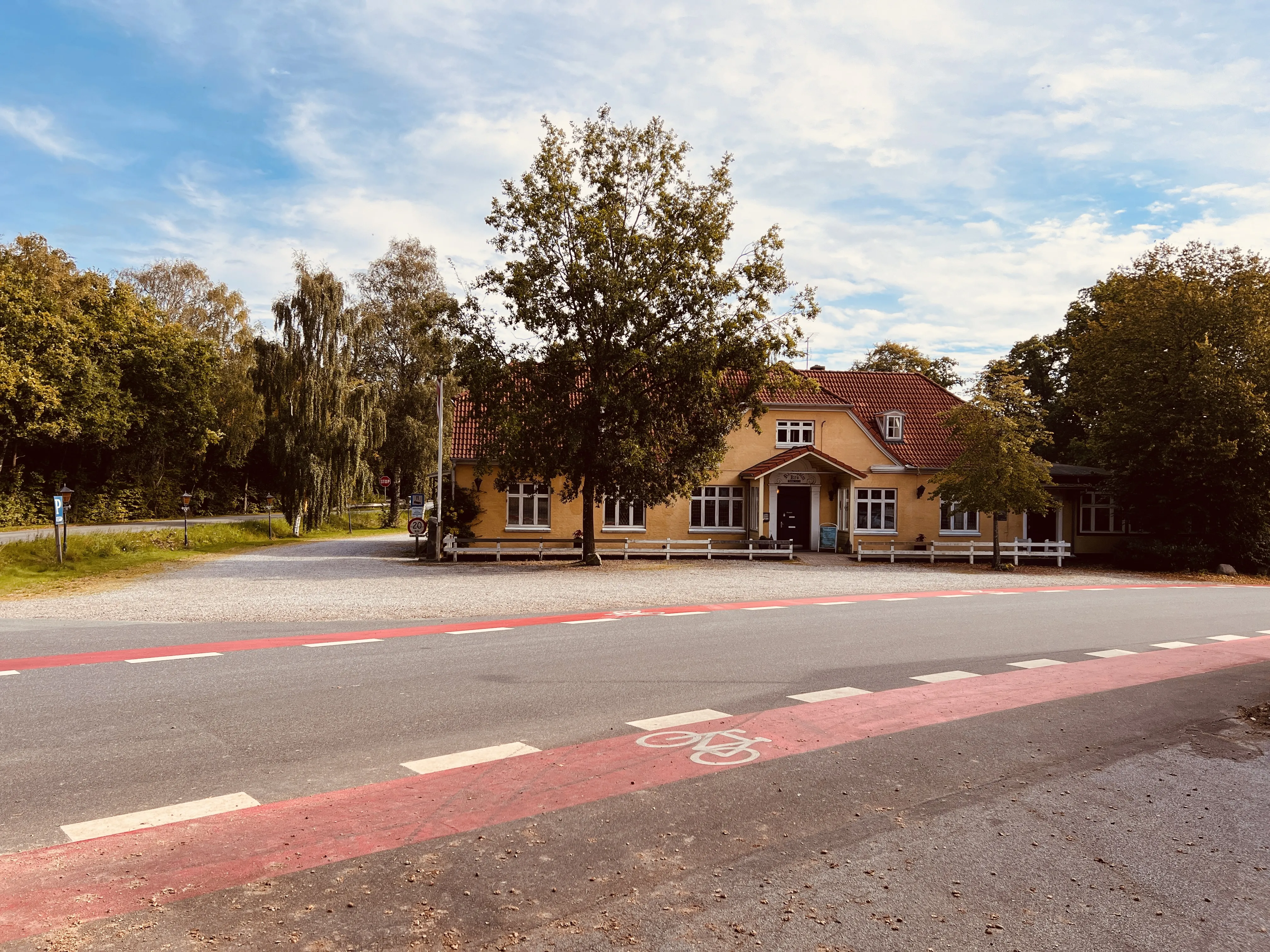Billede af Kroen over for Rindsholm Station.