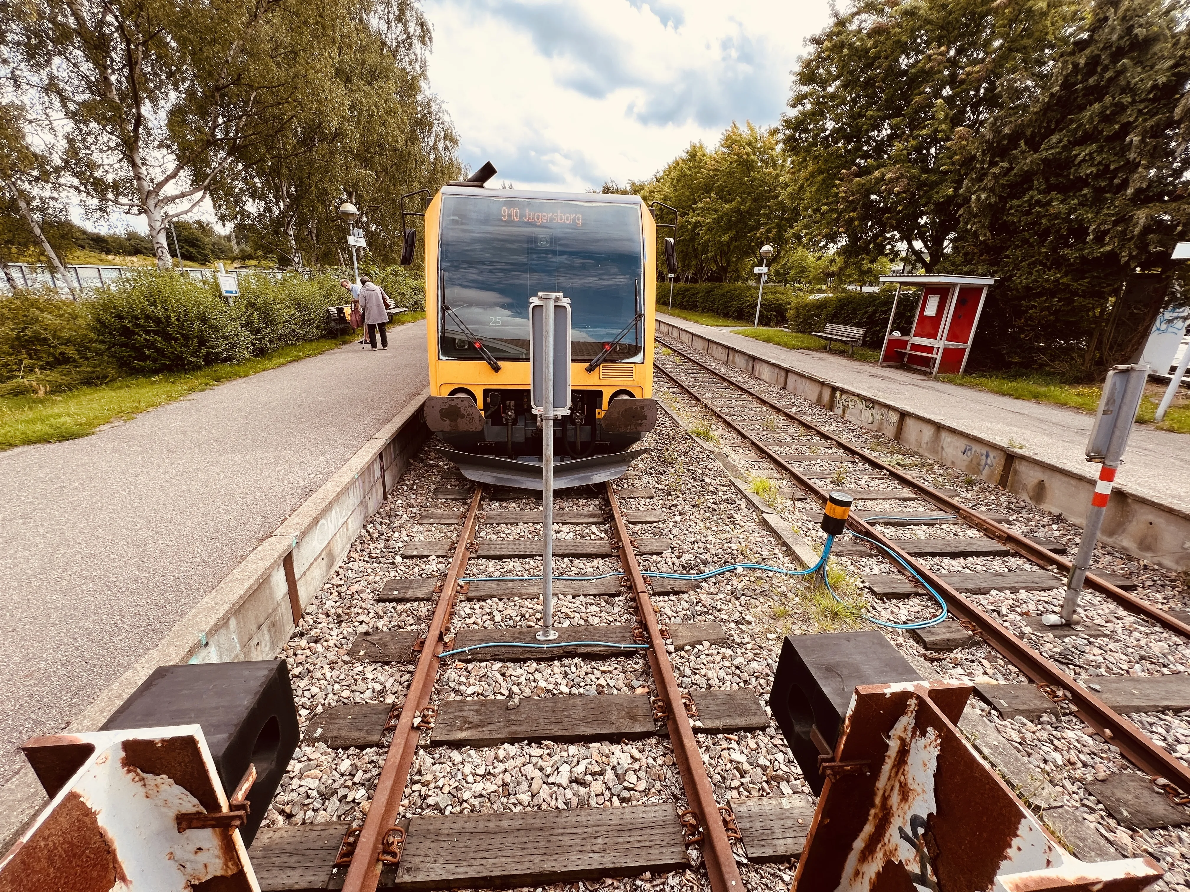 Billede af LNJ Lm 25 ud for Nærum Station.