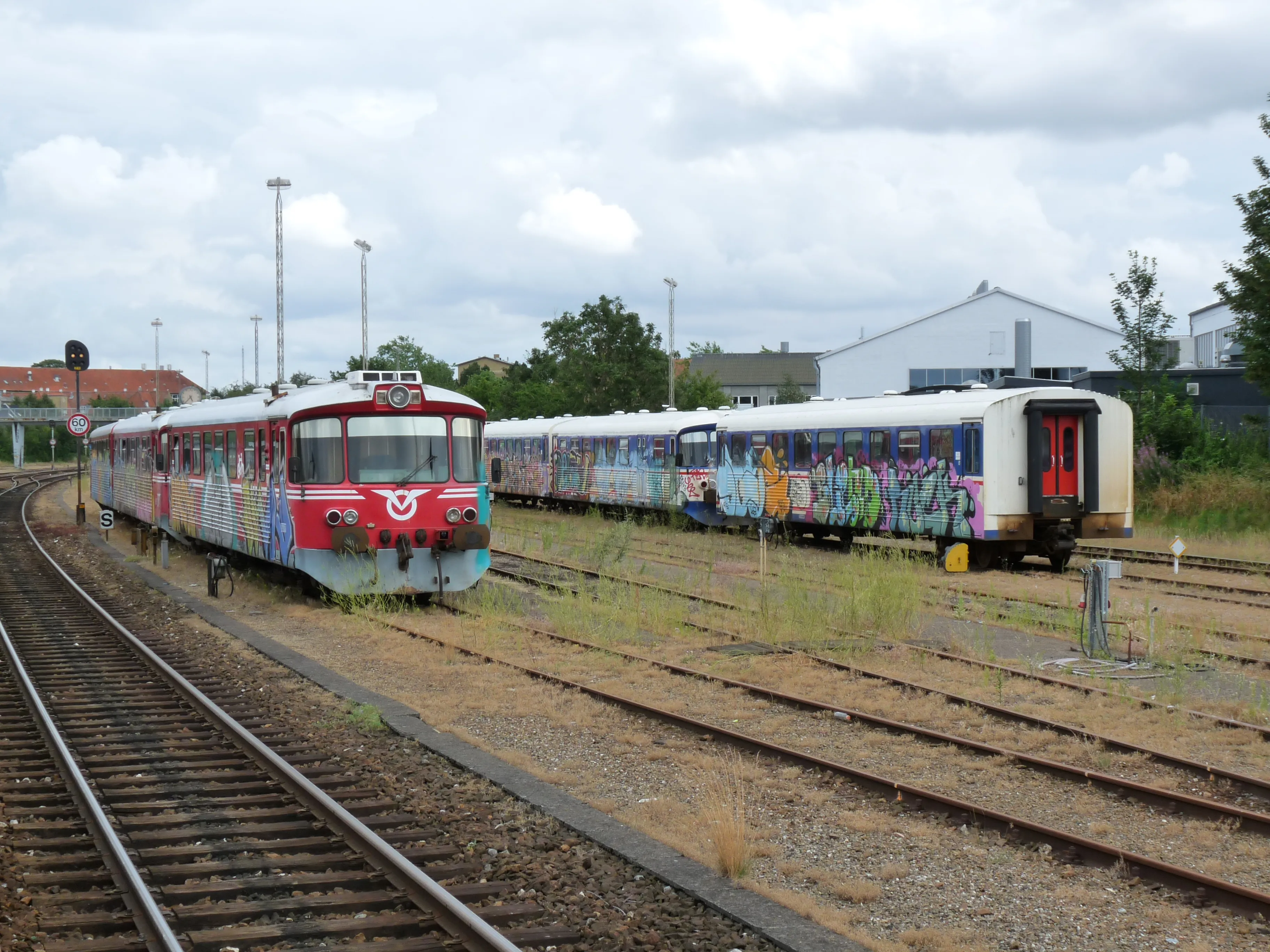 Billede af VL YM 55, tidligere OHJ-HTJ YM 55 - fotograferet ud for Holbæk Station.