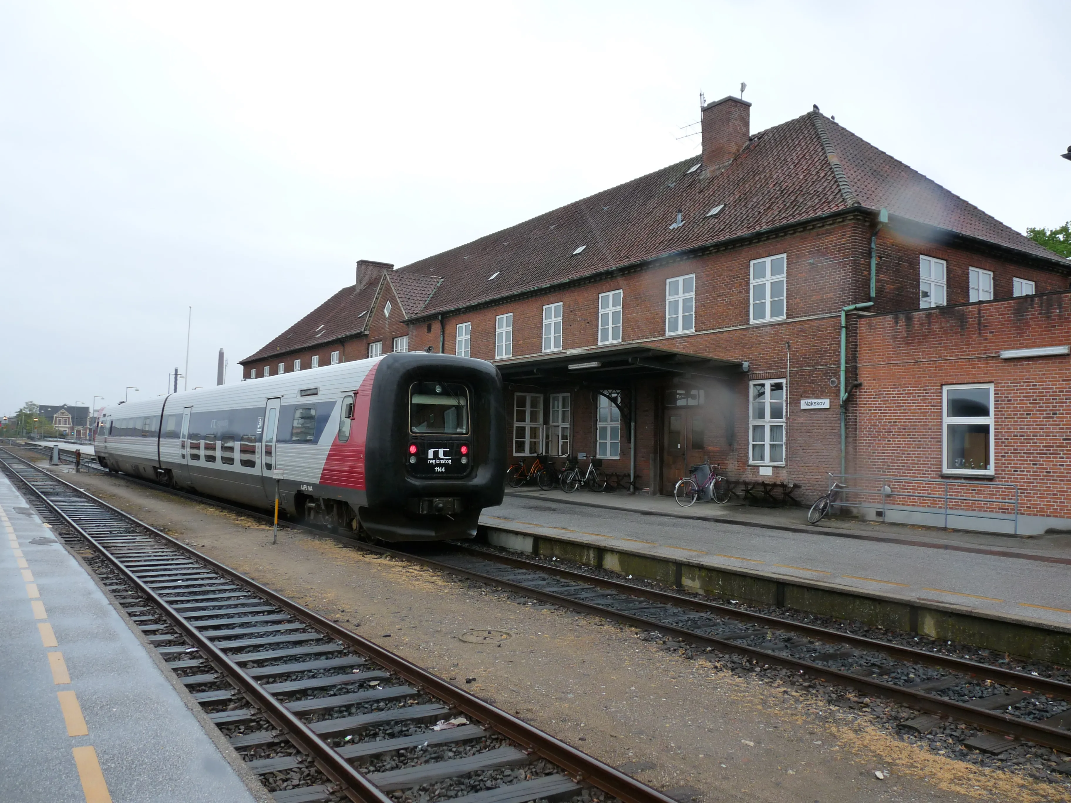 Billede af RT FS 1144, tidligere GDS-HFHJ FS 1144 - fotograferet ud for Nakskov Station.