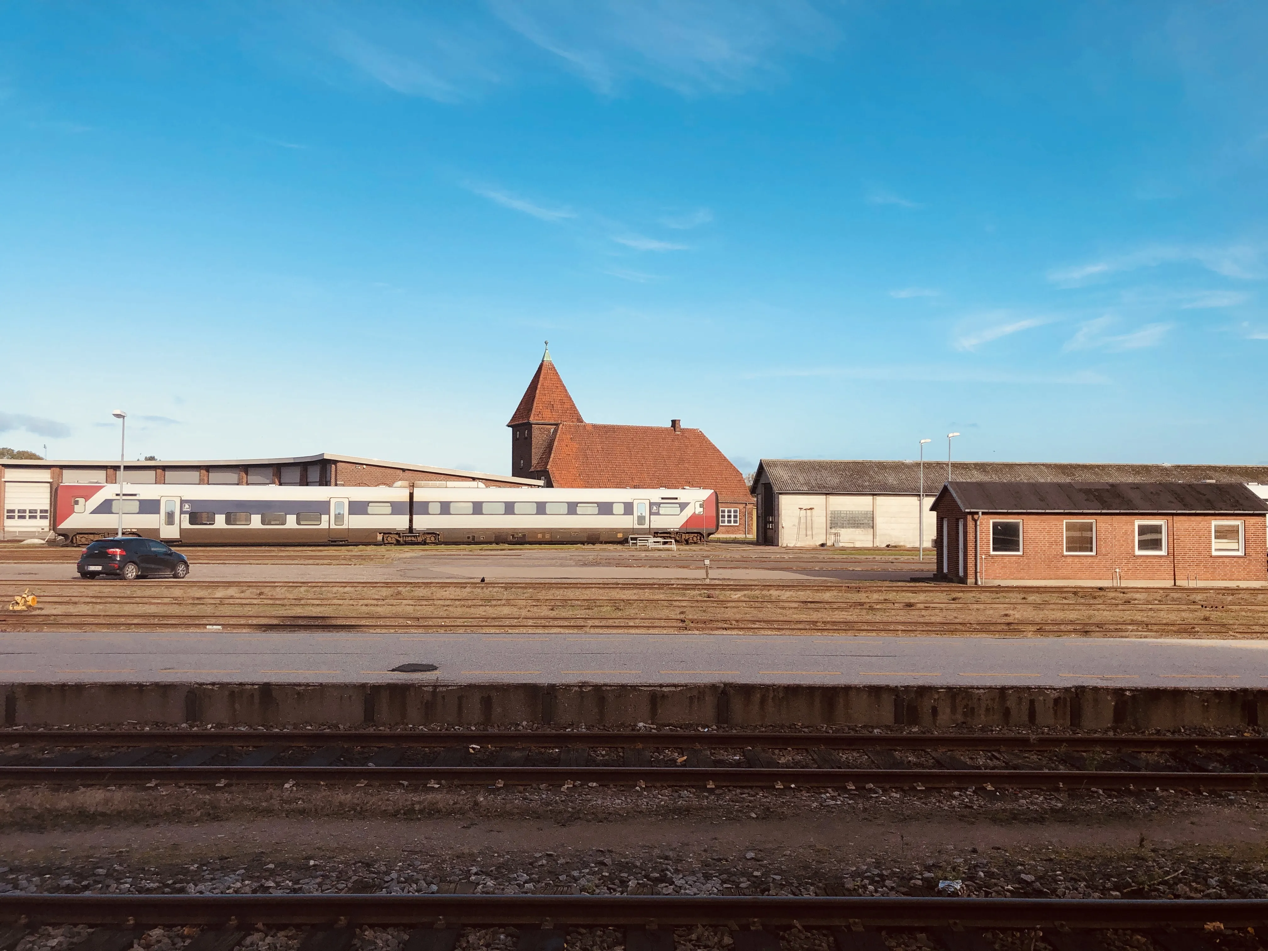 Billede af LT MF 1044, tidligere GDS-HFHJ MF 1044 - fotograferet ud for Nakskov Station.