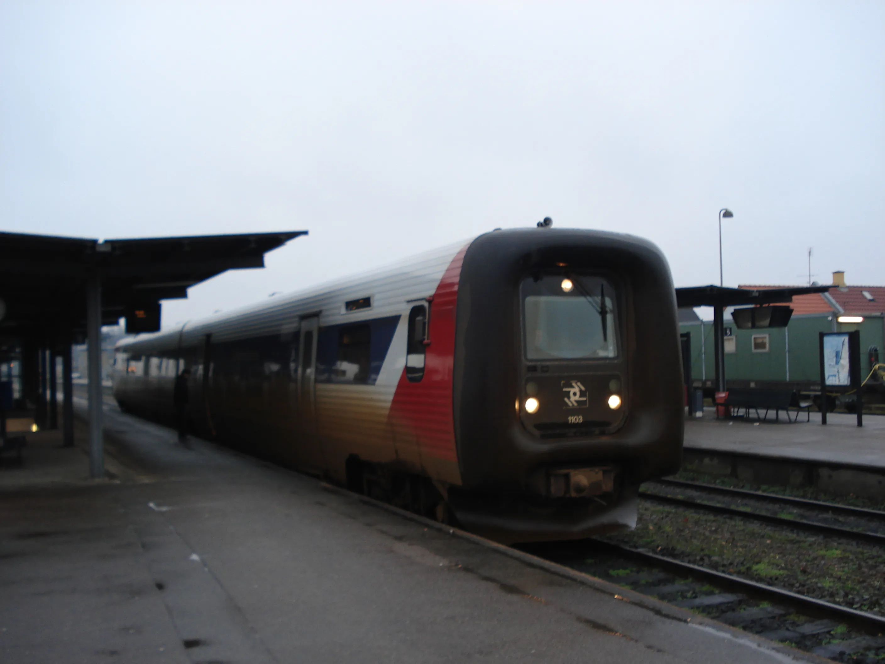 Billede af LJ FS 1003 - fotograferet ud for Nykøbing Falster Station.