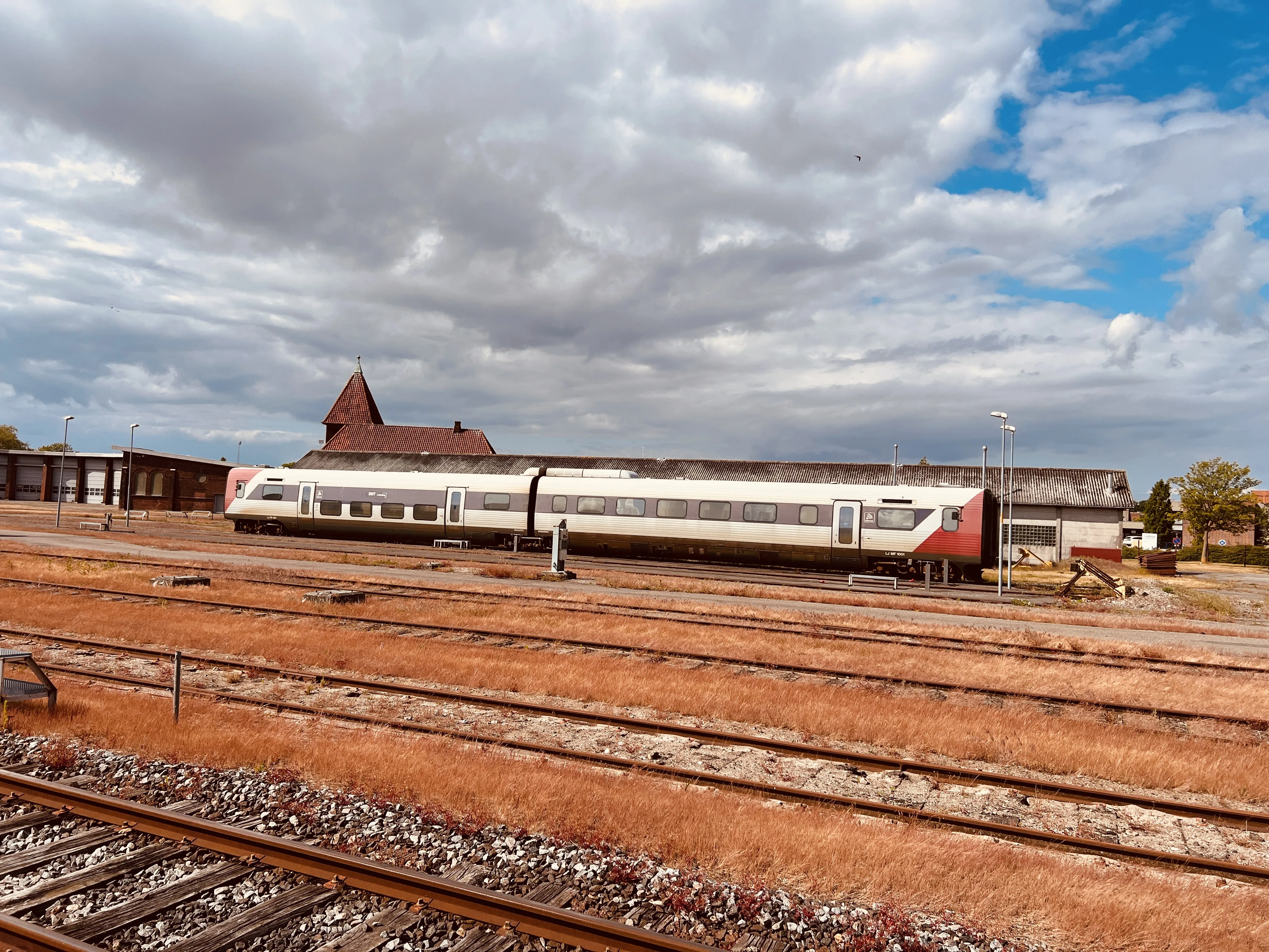 Billede af LT MF 1001, tidligere LJ MF 1001 - fotograferet ud for Nakskov Station.