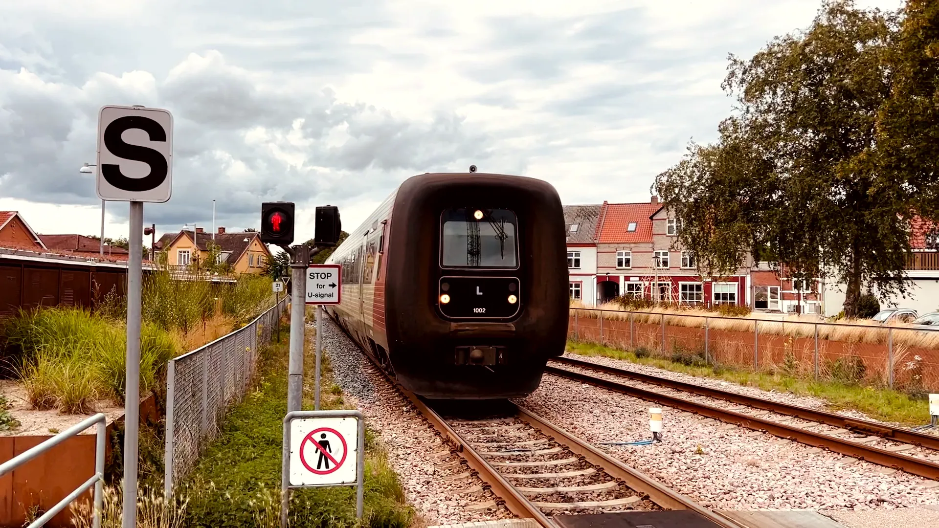 Billede af LT MF 1002, tidligere LJ MF 1002 - fotograferet ud for Stenlille Station.