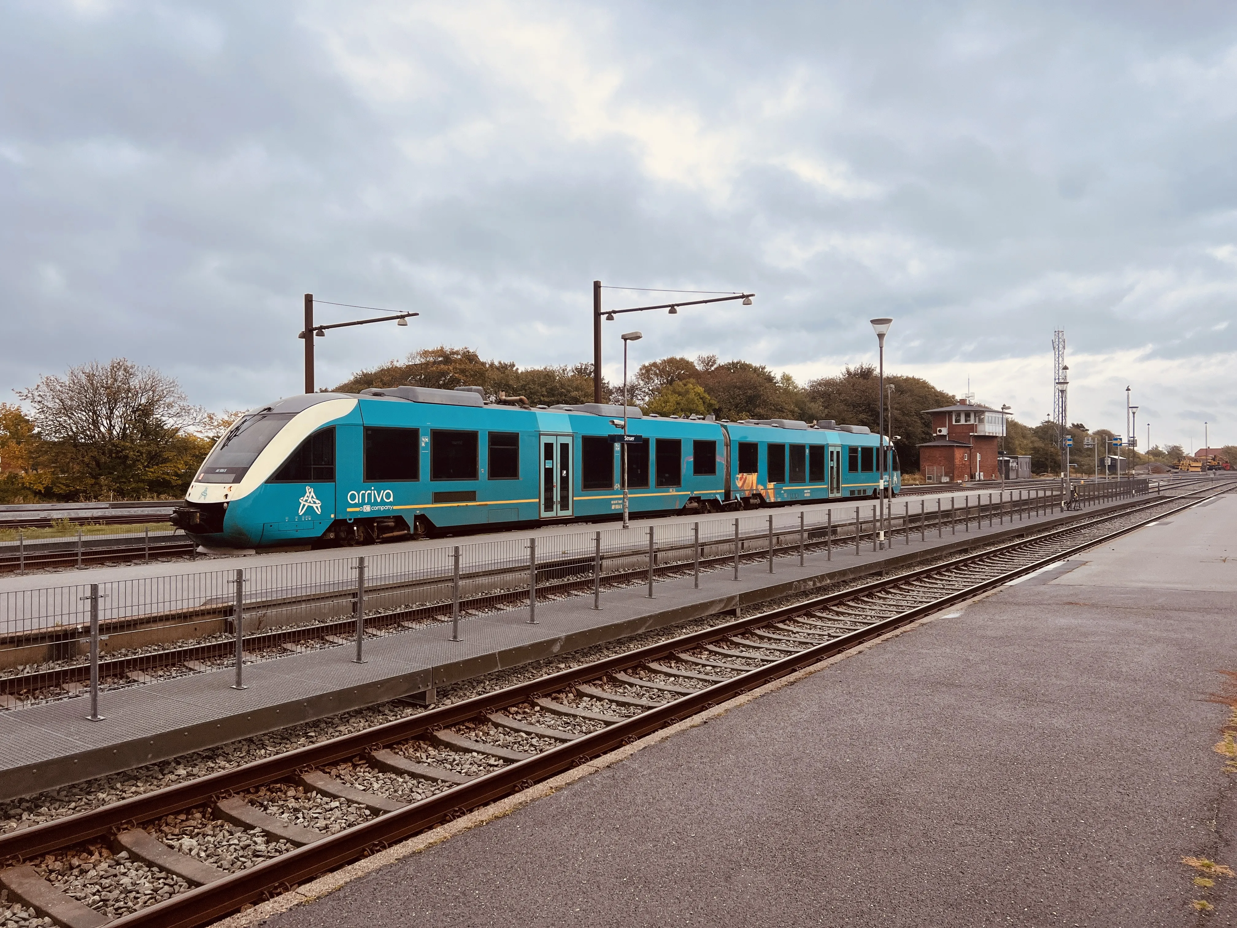 Billede af ARRIVA AR 1004 fotograferet ud for Struer Station.