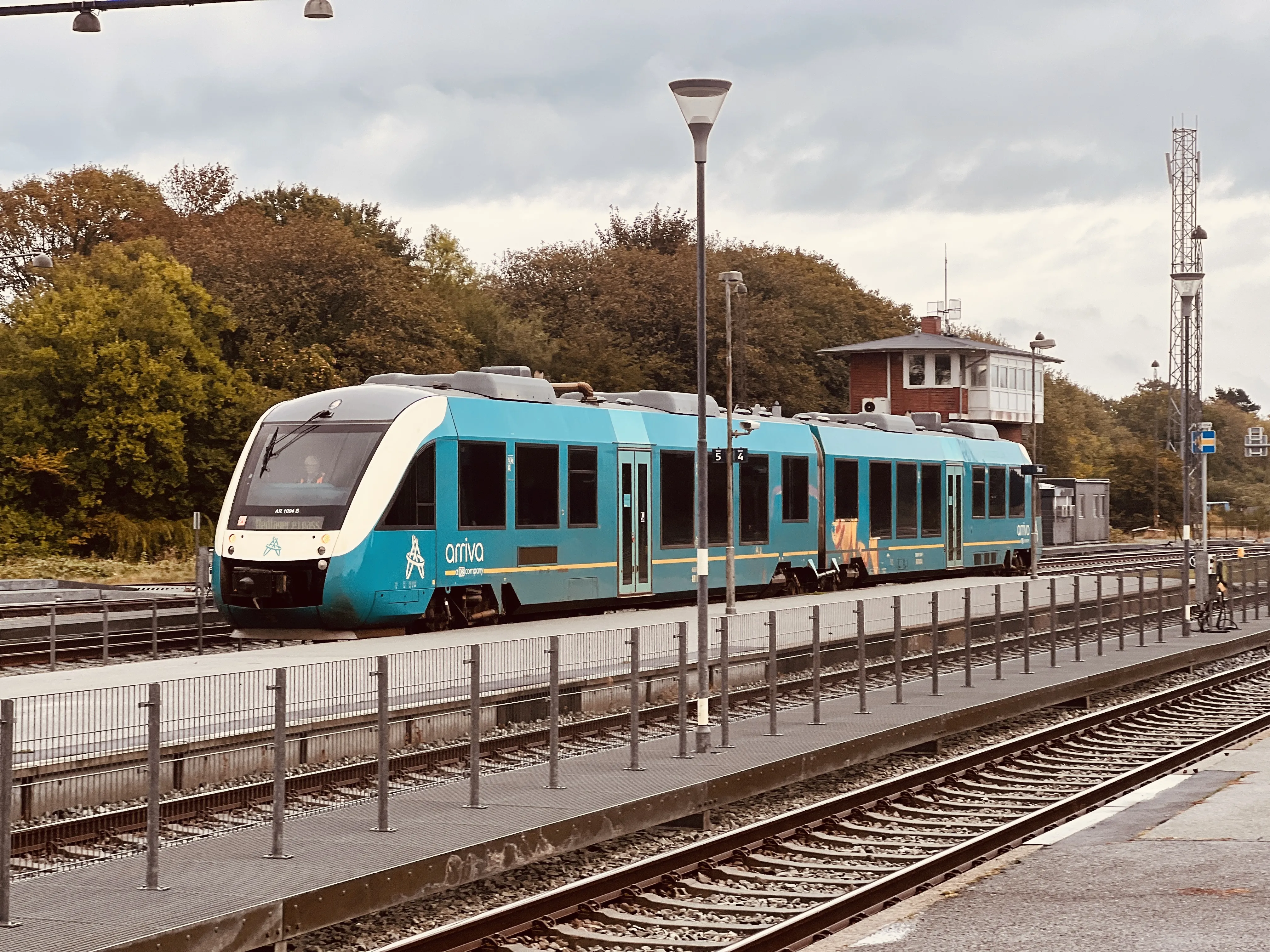 Billede af ARRIVA AR 1004 fotograferet ud for Struer Station.