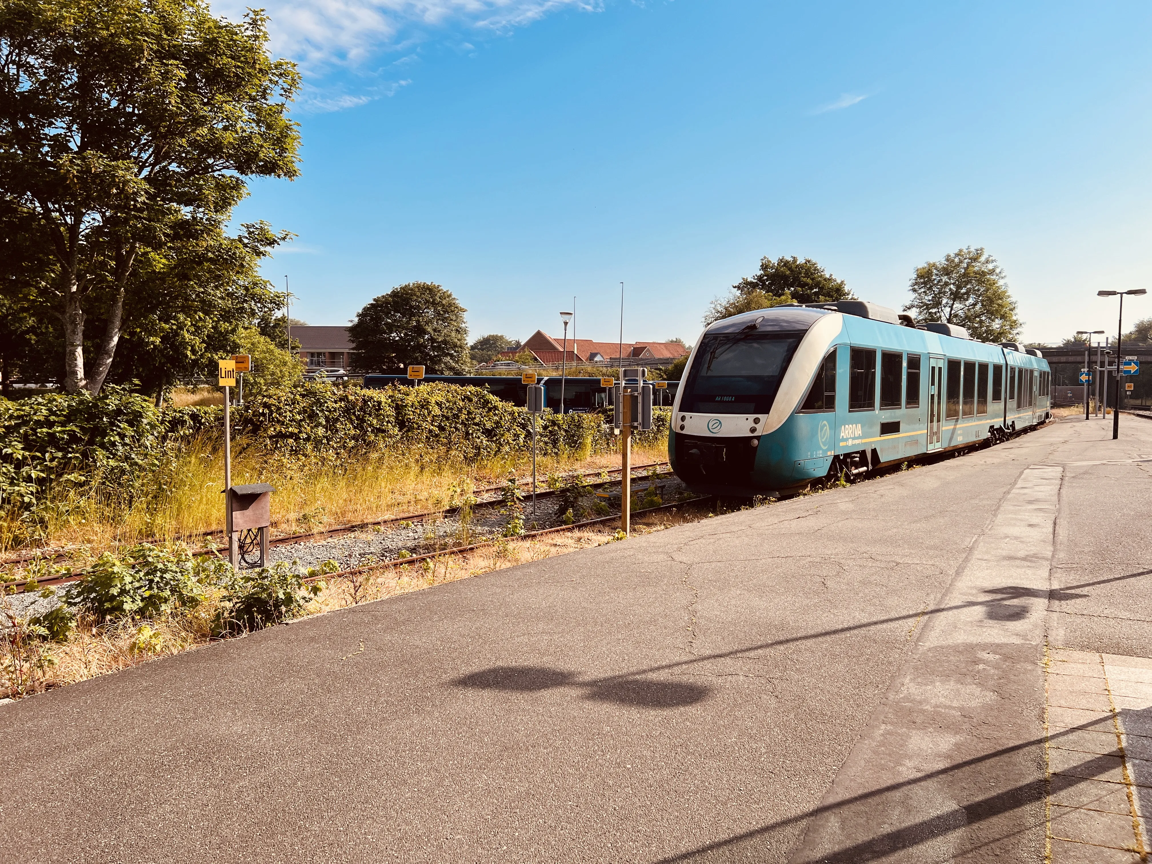 Billede af ARRIVA AR 1006 fotograferet ud for Varde Station.