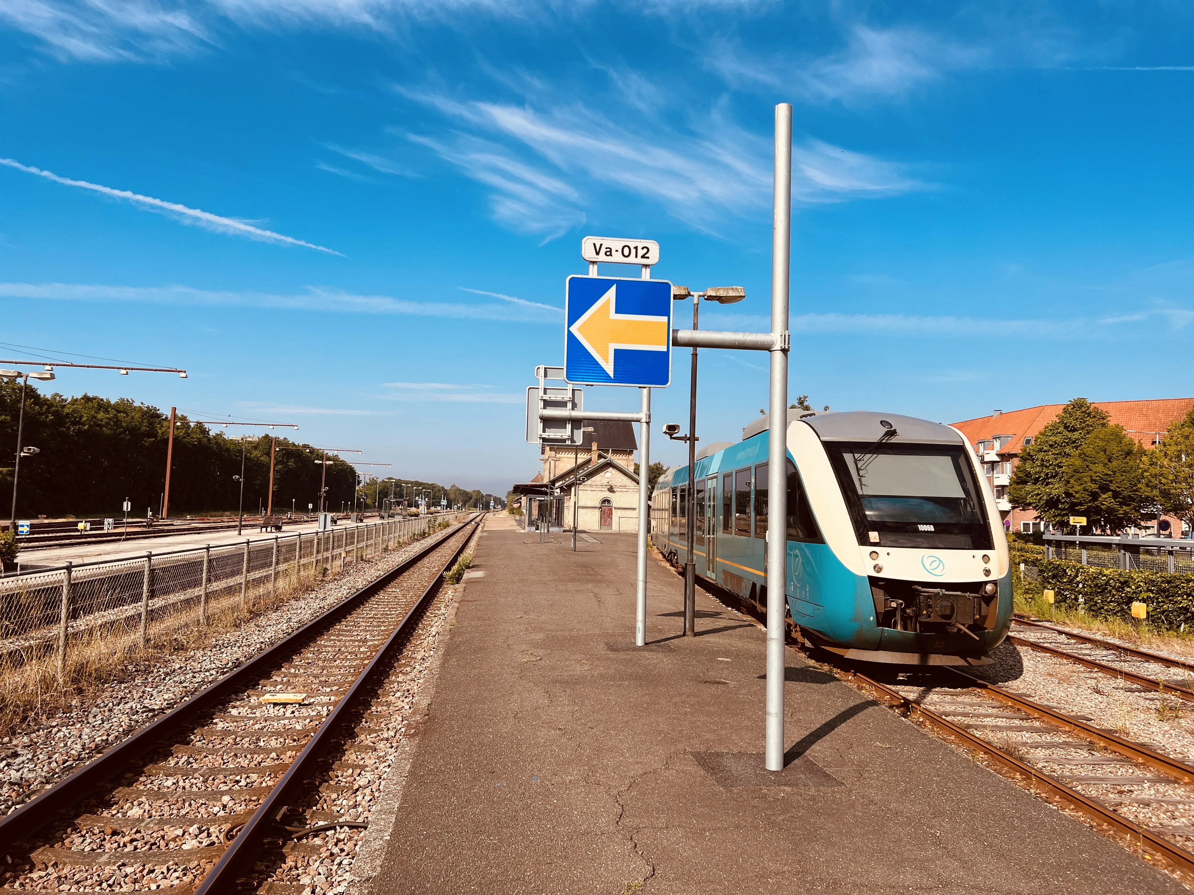 Billede af ARRIVA AR 1006 fotograferet ud for Varde Station.