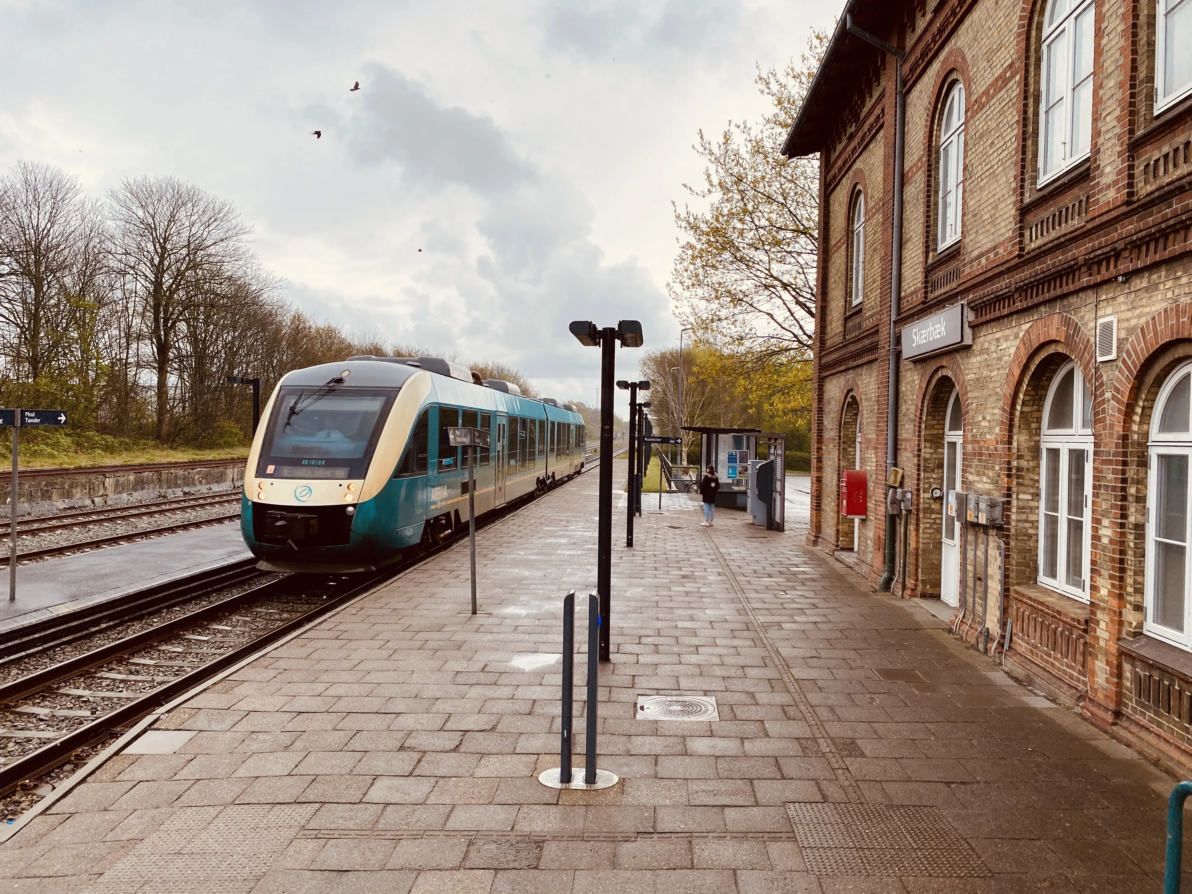 Billede af ARRIVA AR 1019 fotograferet ud for Skærbæk Station.