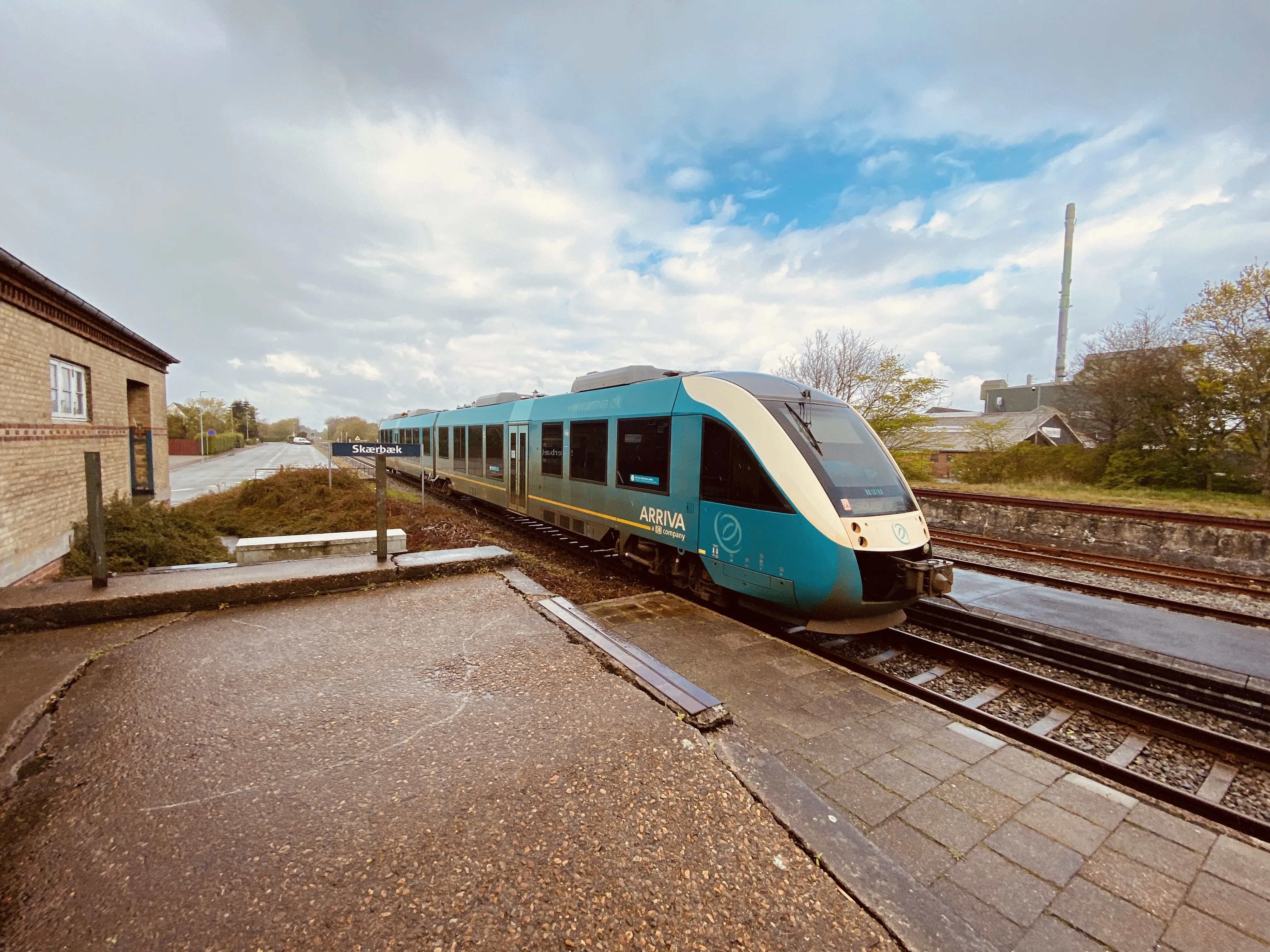 Billede af ARRIVA AR 1019 fotograferet ud for Skærbæk Station.