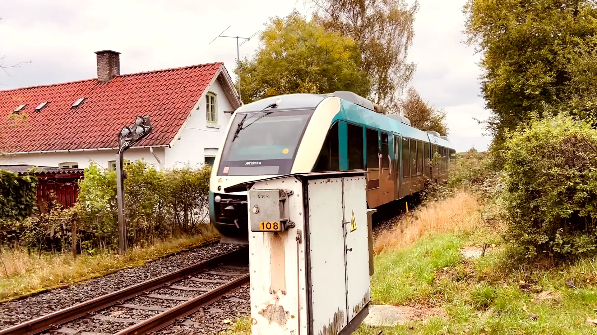 Billede af ARRIVA AR 2053 fotograferet ud for Sørup Station.