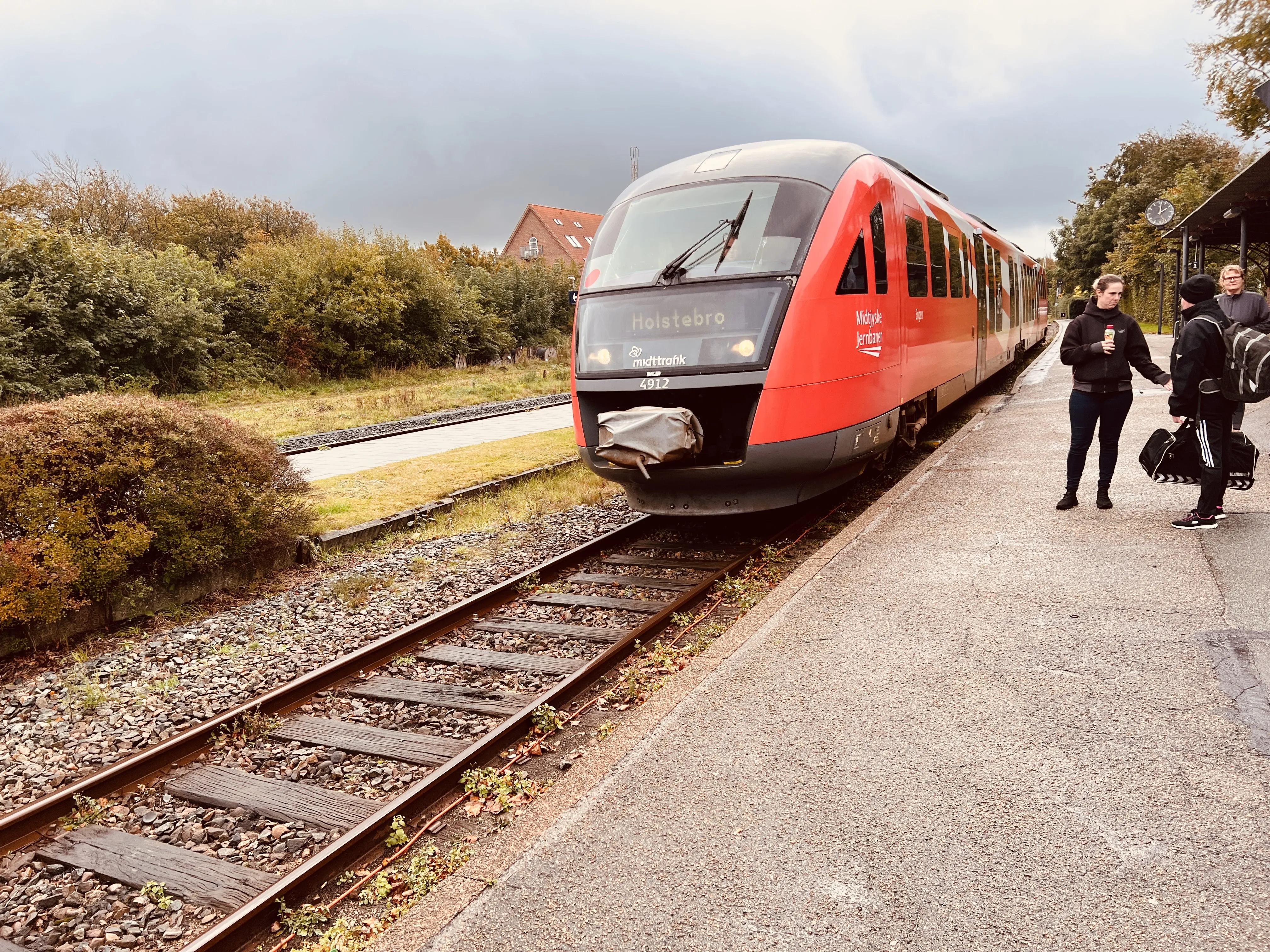 Billede af MjbaD MQ 4112-4912, tidligere DSB MQ 4112-4912 fotograferet ud for Vemb Station.