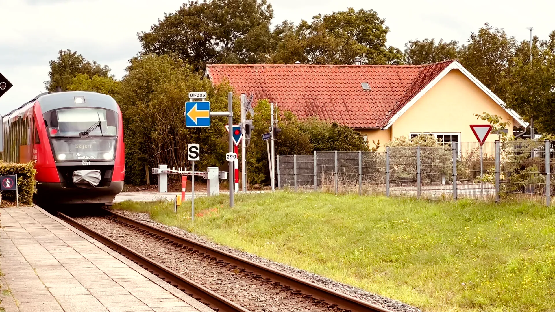 Billede af MjbaD MQ 4113-4913, tidligere DSB MQ 4113-4913 fotograferet ud for Lem Trinbræt.