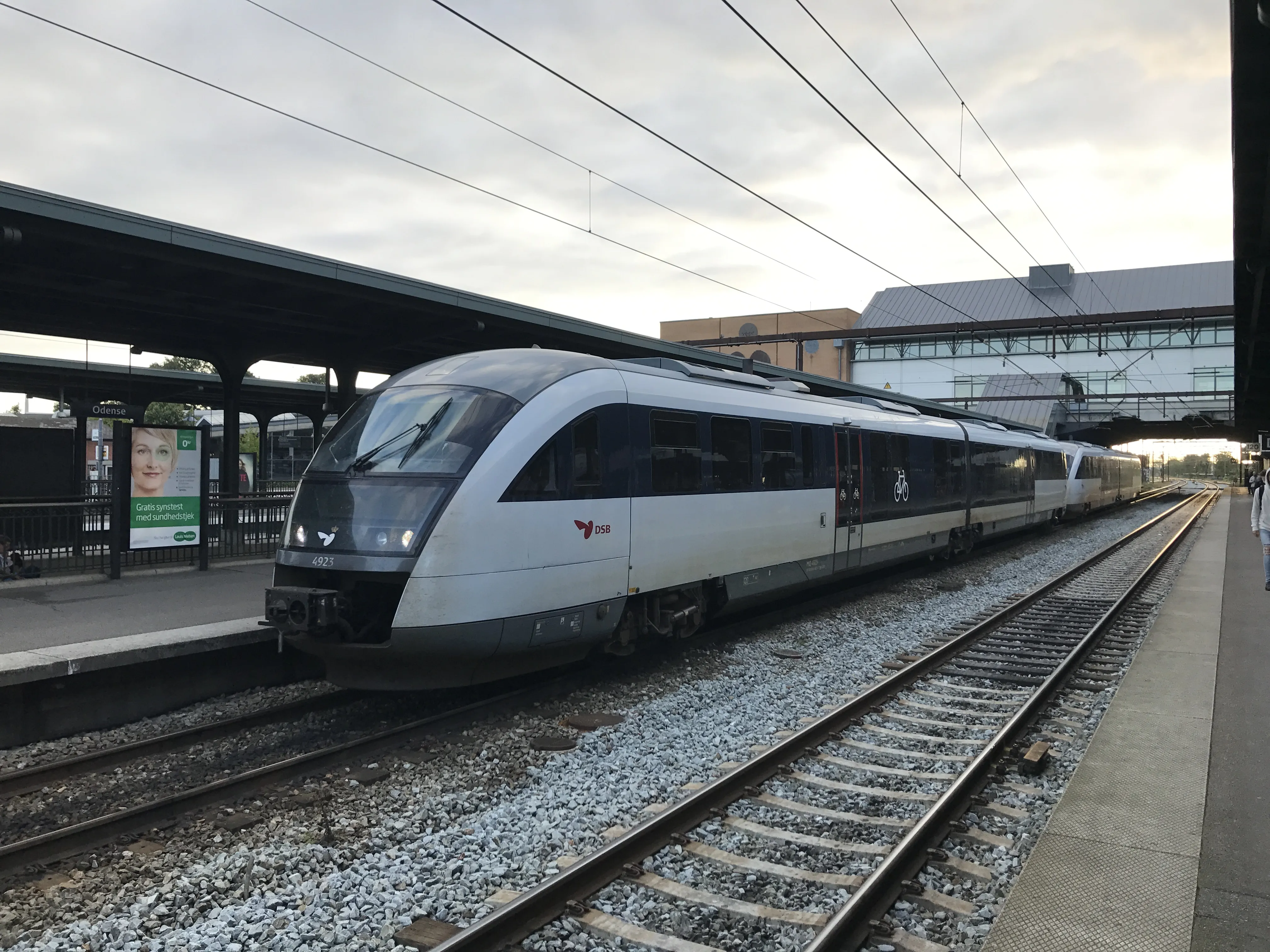 Billede af DSB MQ 4123-4923 fotograferet ud for Odense Banegård Center.