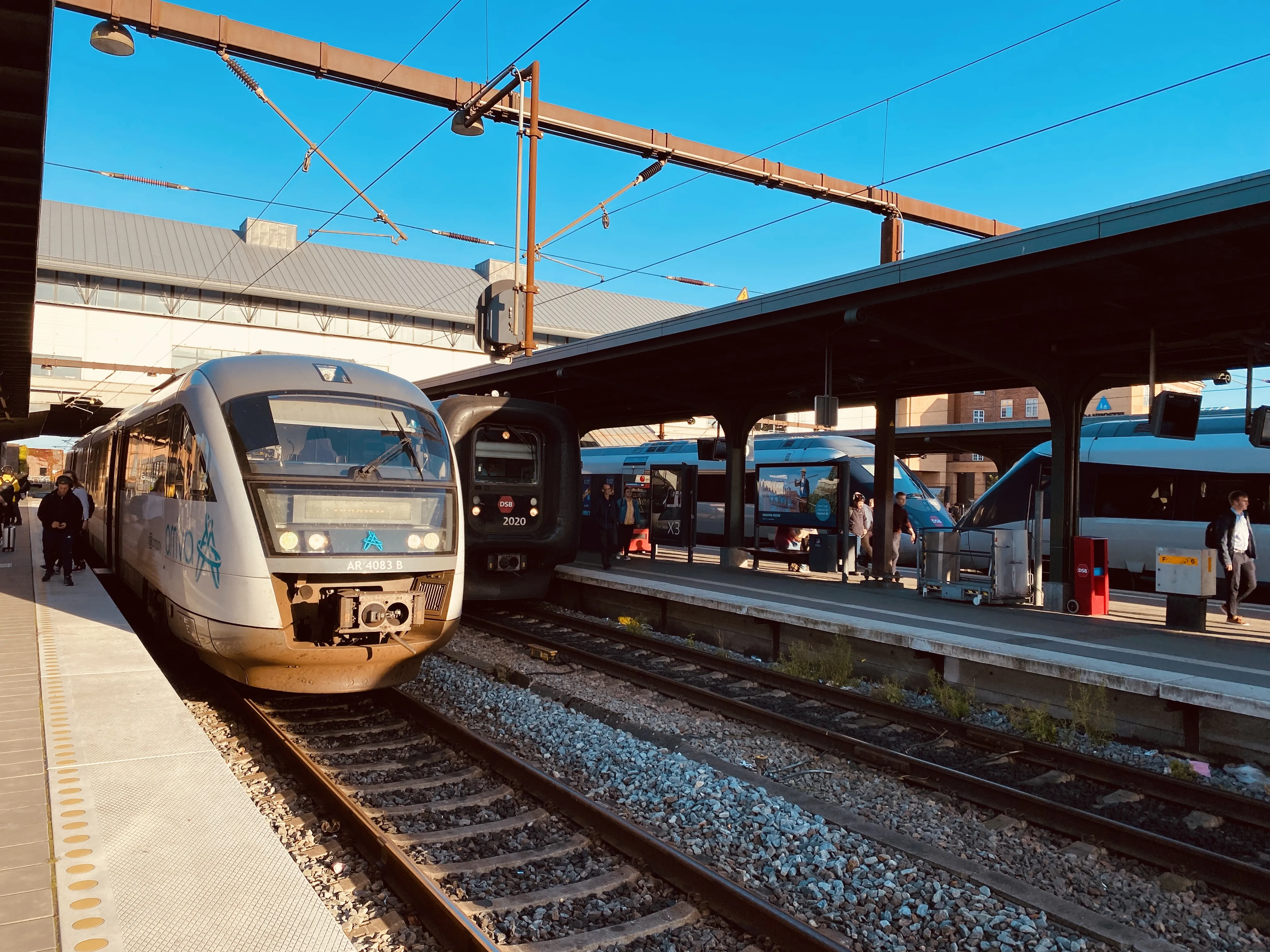 Billede af ARRIVA AR 4083, tidligere DSB MQ 4123-4923 fotograferet ud for Odense Banegård Center.