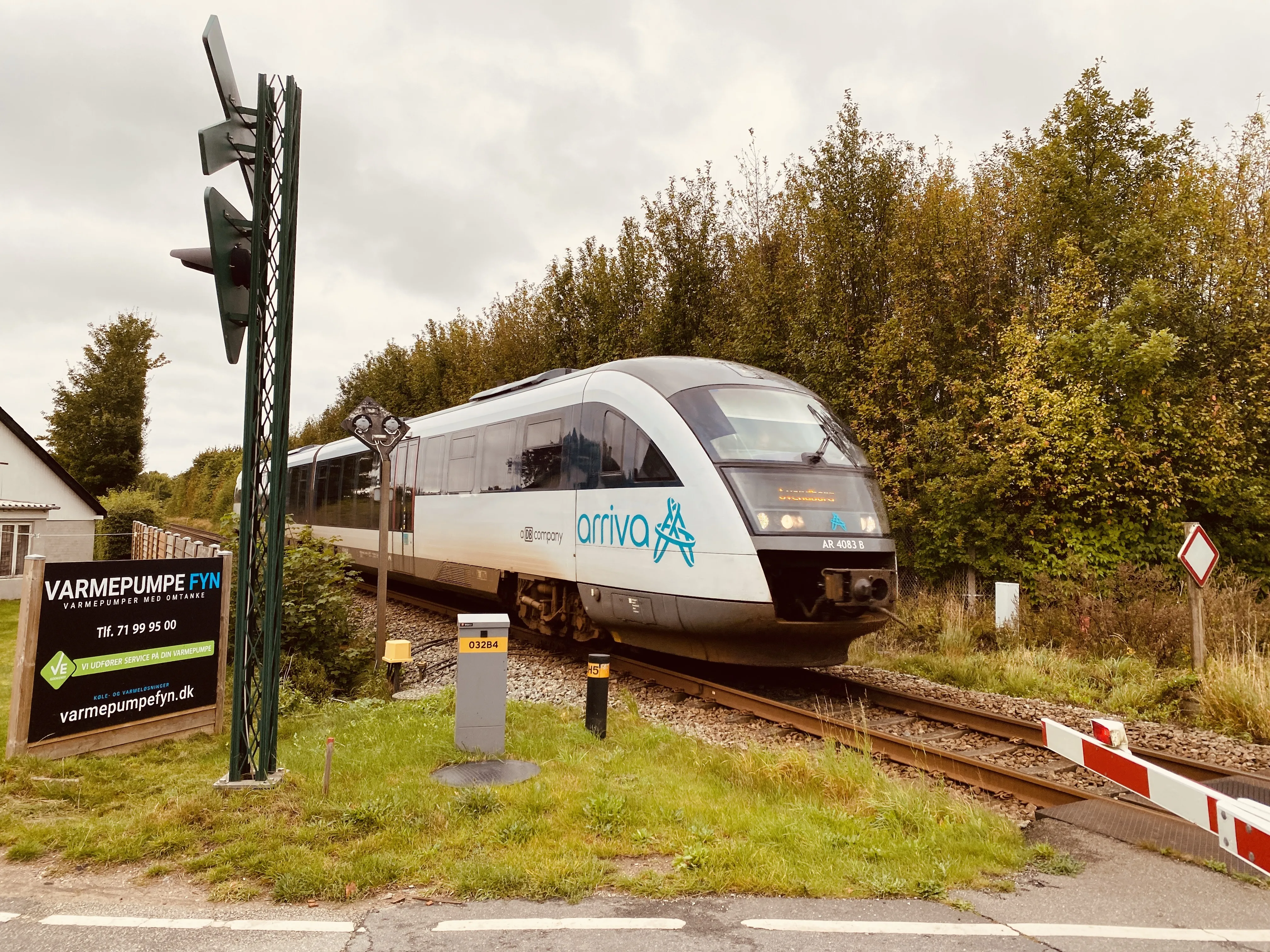 Billede af ARRIVA AR 4083, tidligere DSB MQ 4123-4923 fotograferet ud for Årslev Station.