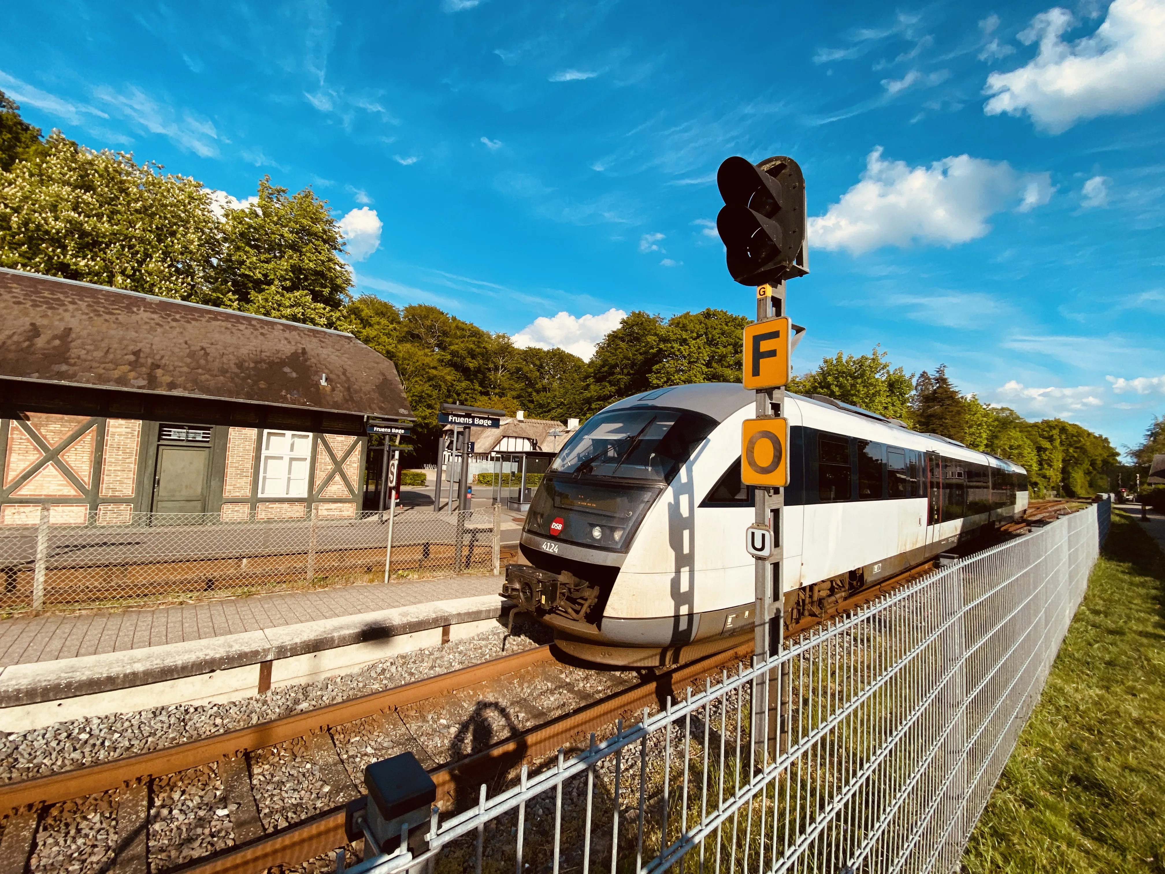 Billede af DSB MQ 4124-4924 fotograferet ud for Fruens Bøge Station.