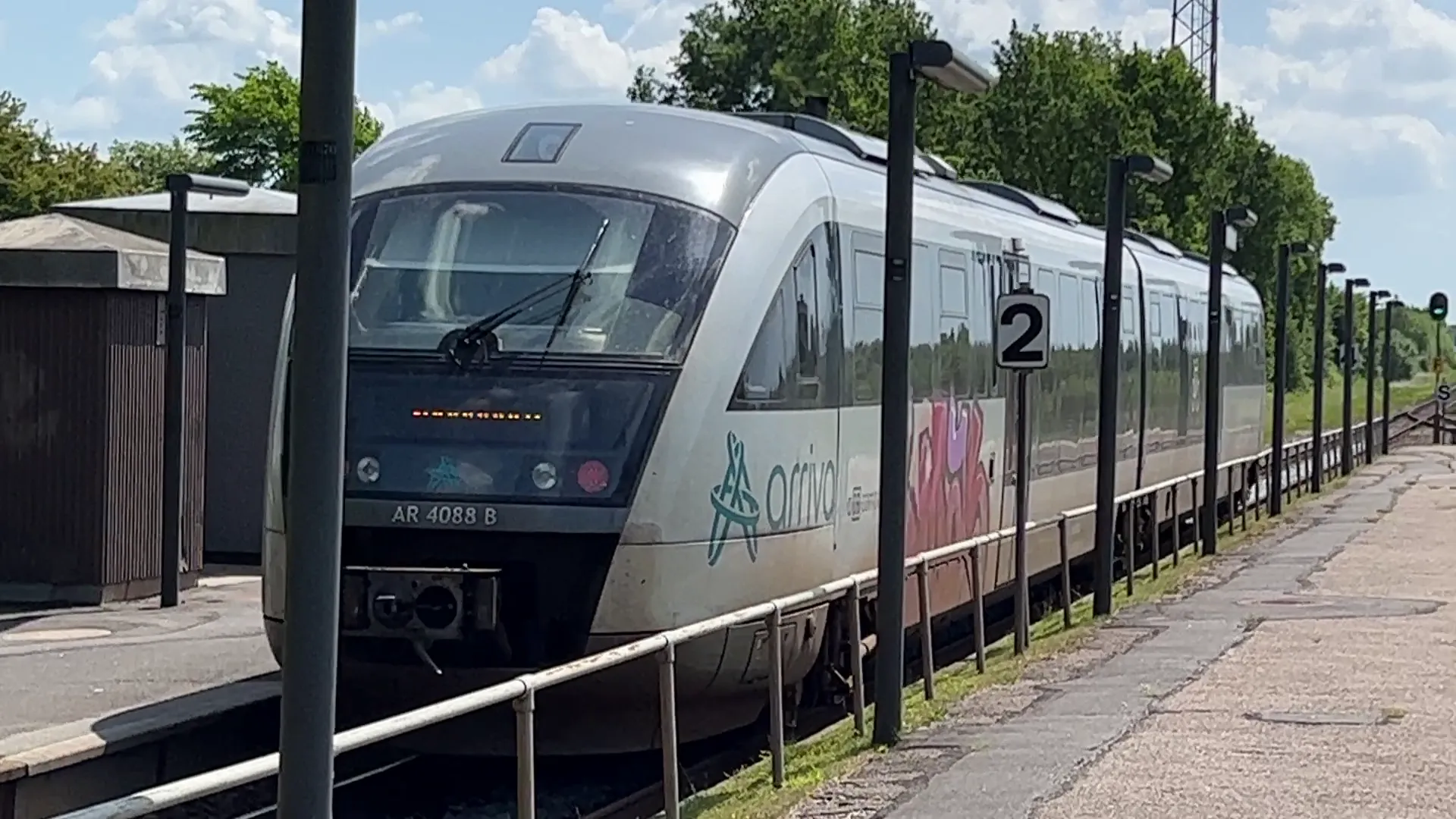 Billede af ARRIVA AR 4088, tidligere DSB MQ 4128-4928 fotograferet ud for Højby (Fyn) Trinbræt.