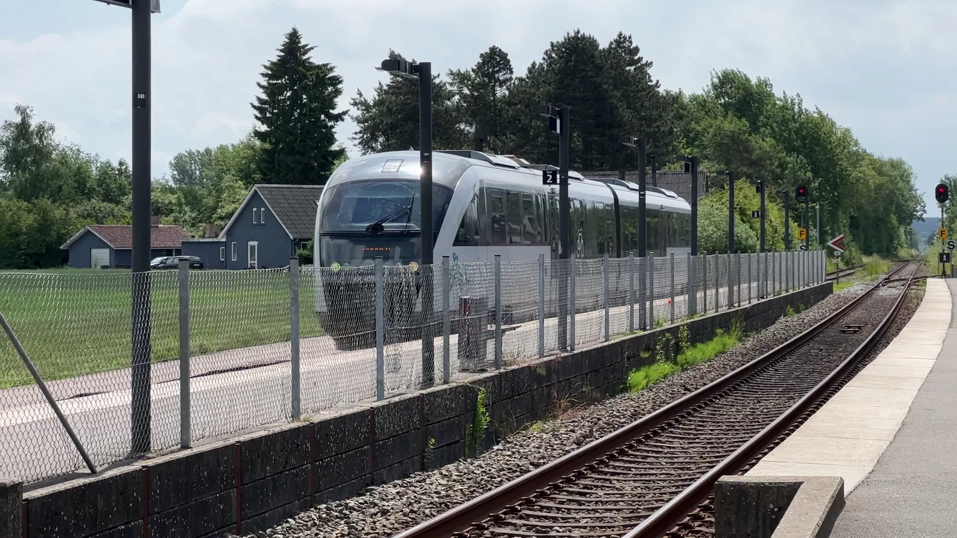 Billede af ARRIVA AR 4090, tidligere DSB MQ 4130-4930 fotograferet ud for Stenstrup Trinbræt.