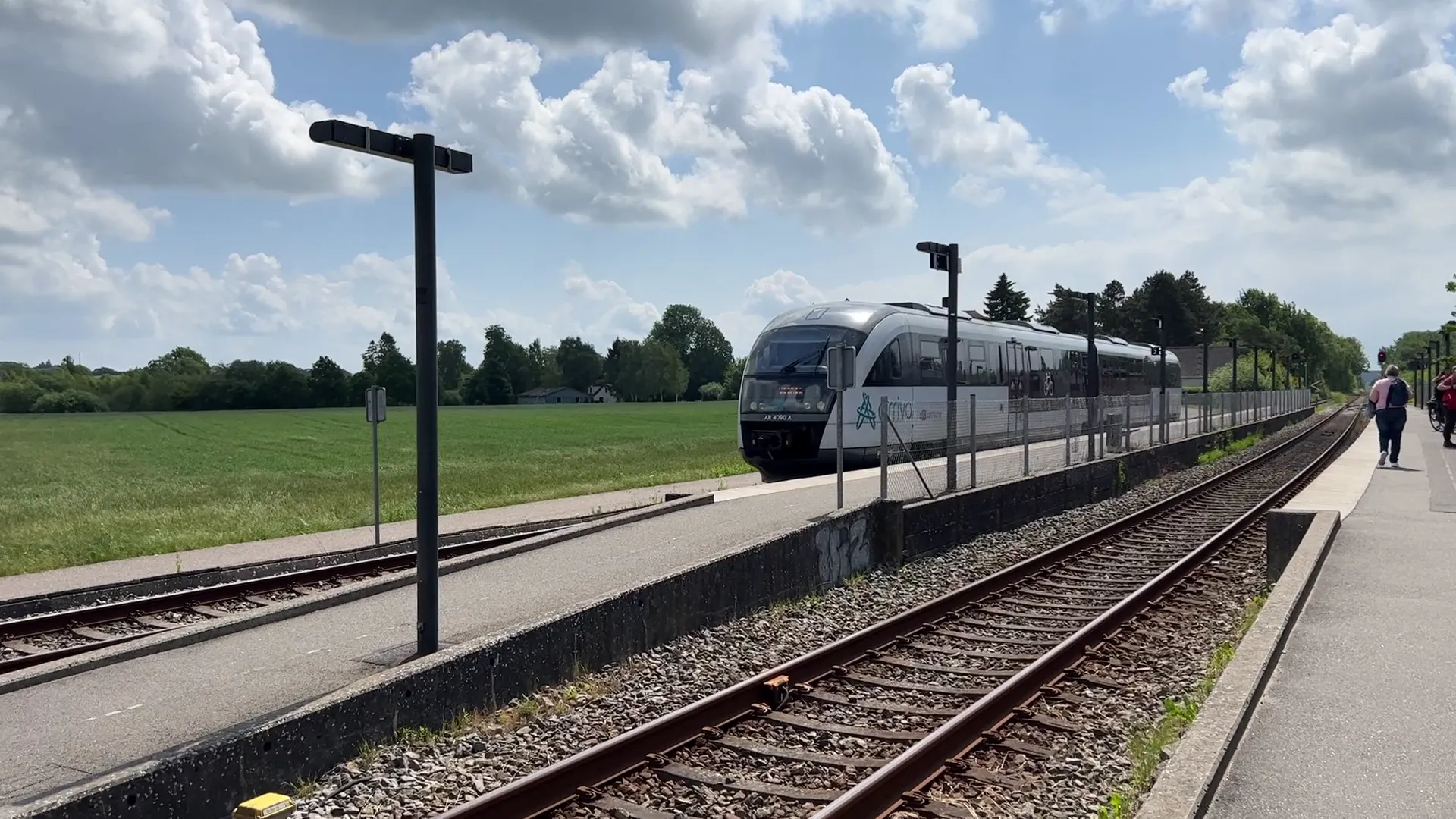 Billede af ARRIVA AR 4090, tidligere DSB MQ 4130-4930 fotograferet ud for Stenstrup Trinbræt.