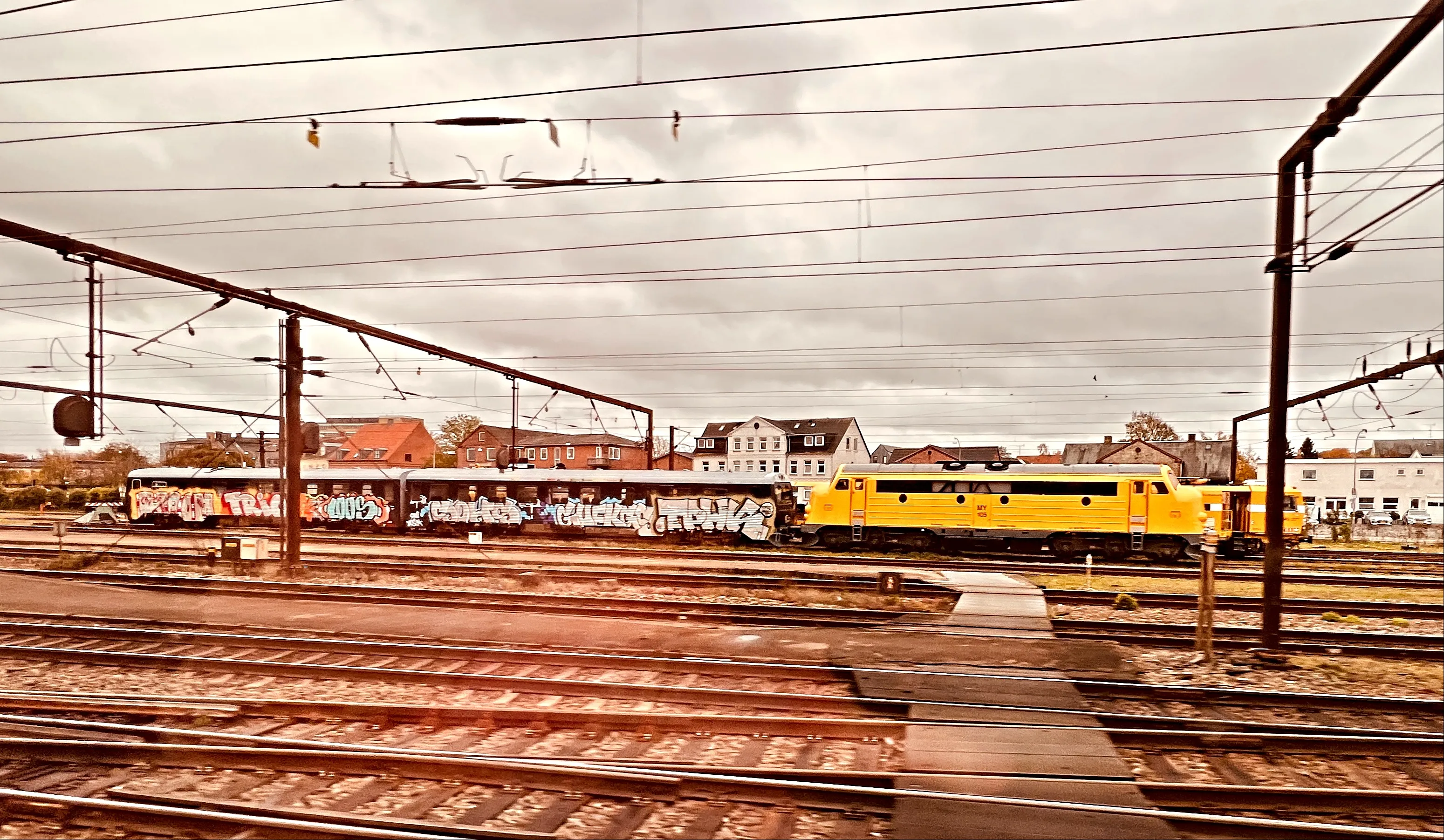 Billede af LT MY 105, tidligere DSB MY 1145 fotograferet ud for Roskilde Station.