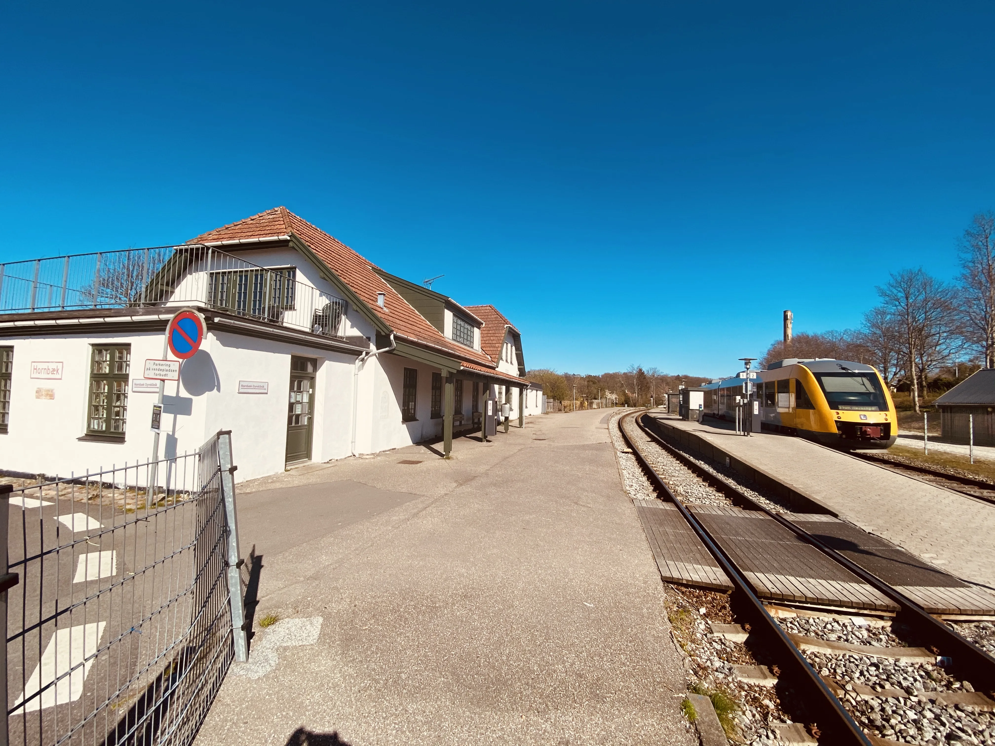 Billede af LT 107-207, tidligere LB 107-207 fotograferet ud for Hornbæk Station.