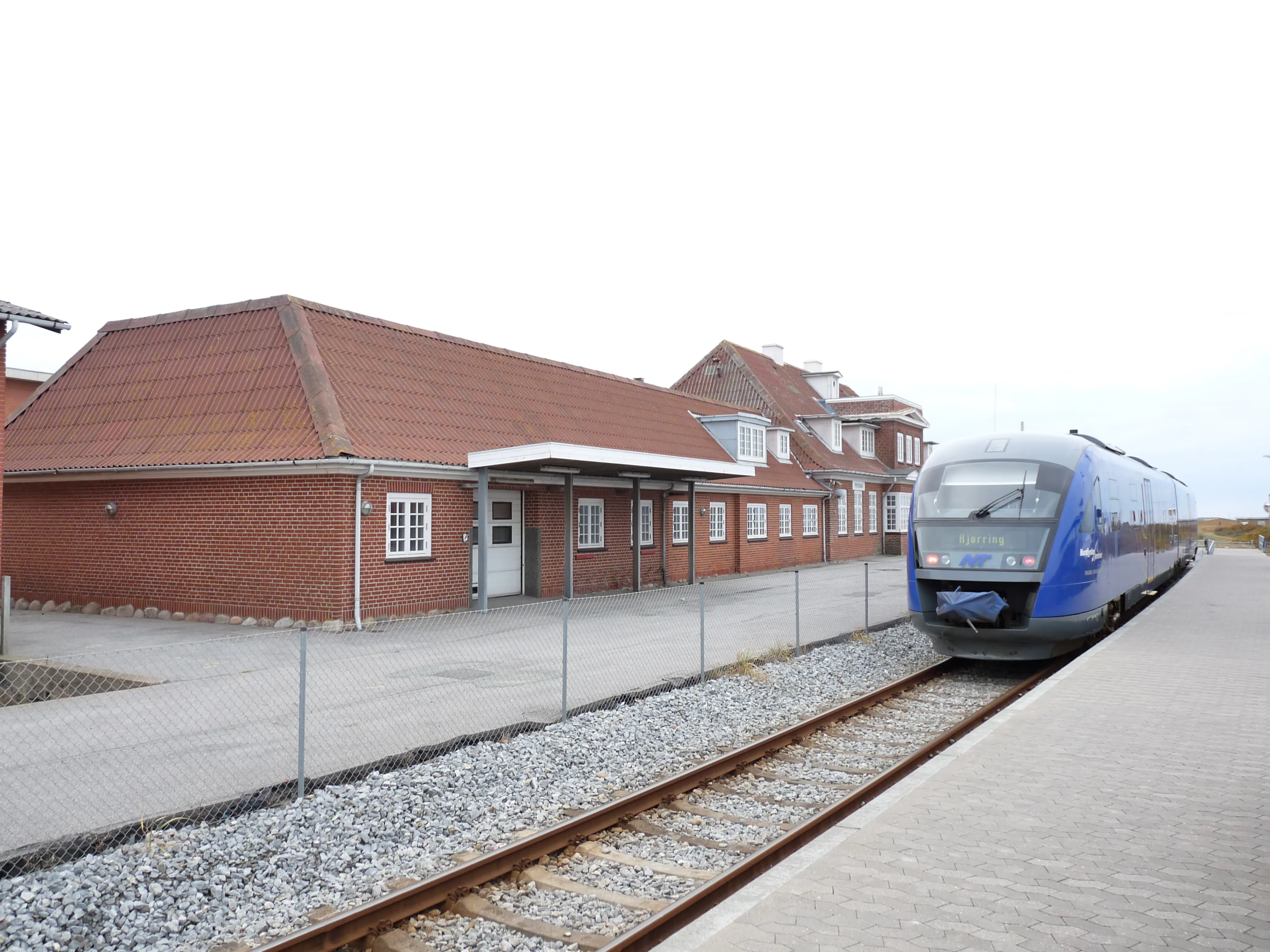 Billede af NJJ DM 502 fotograferet ud for Hirtshals Havn Station.