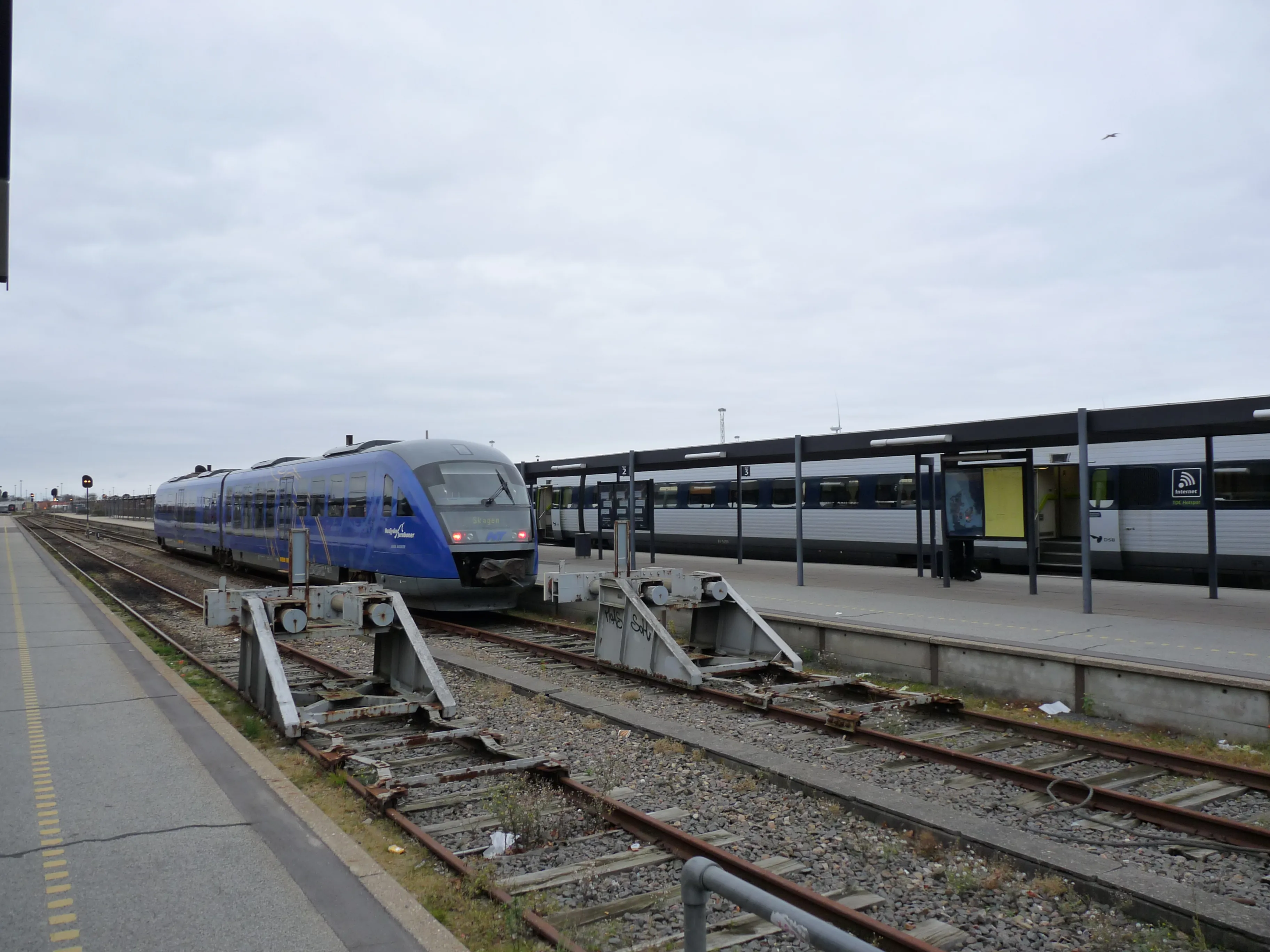 Billede af NJJ DM 503 fotograferet ud for Frederikshavn Station.