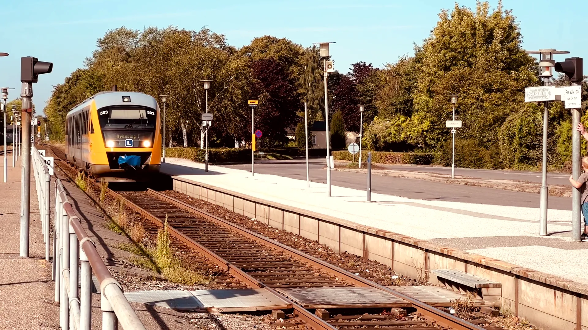 Billede af LT DM 503, tidligere NJJ DM 503 fotograferet ud for Sakskøbing Station.