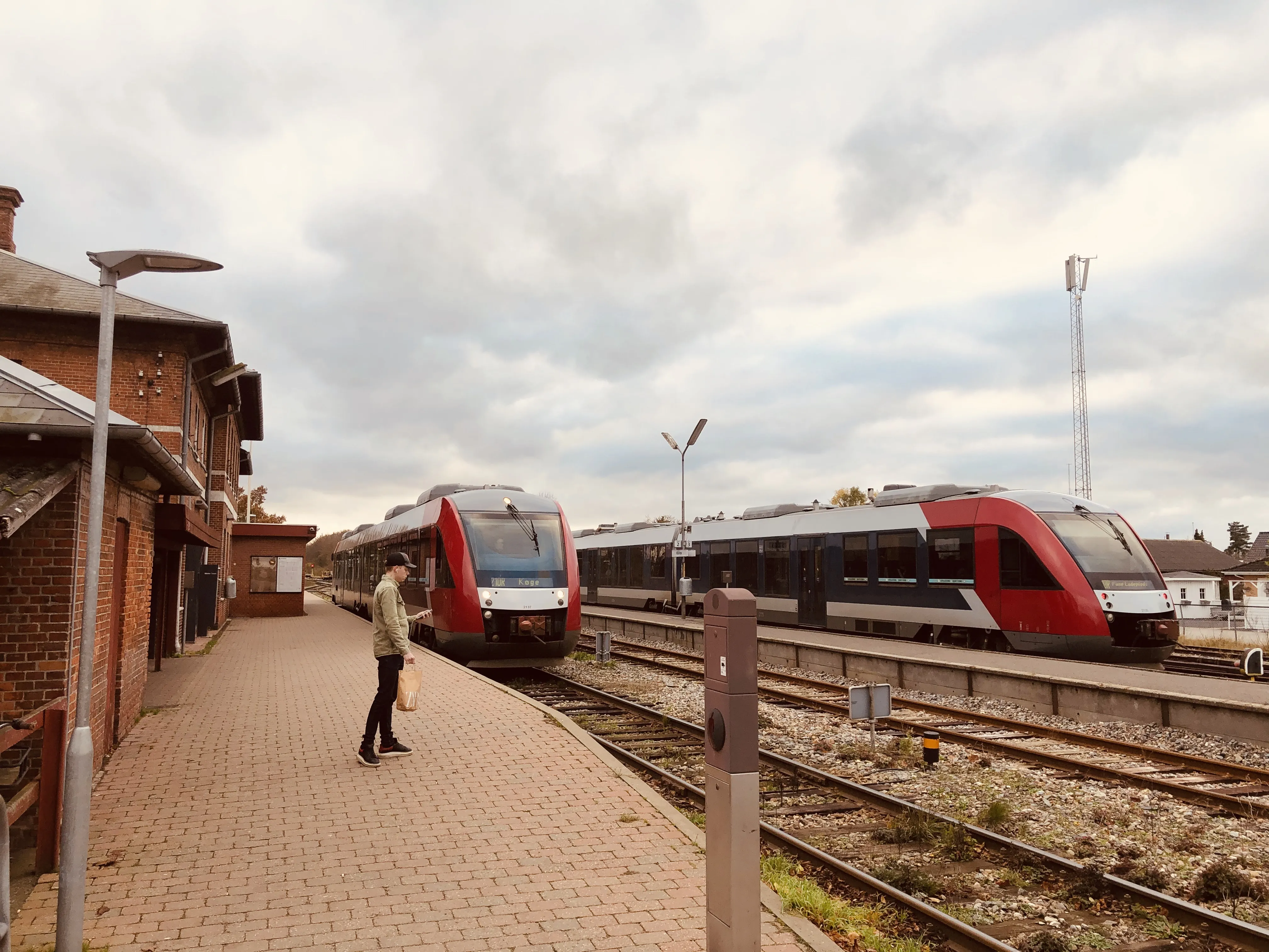 Billede af LT 2035-2135, tidligere RTOG 2035-2135 fotograferet ud for Hårlev Station.