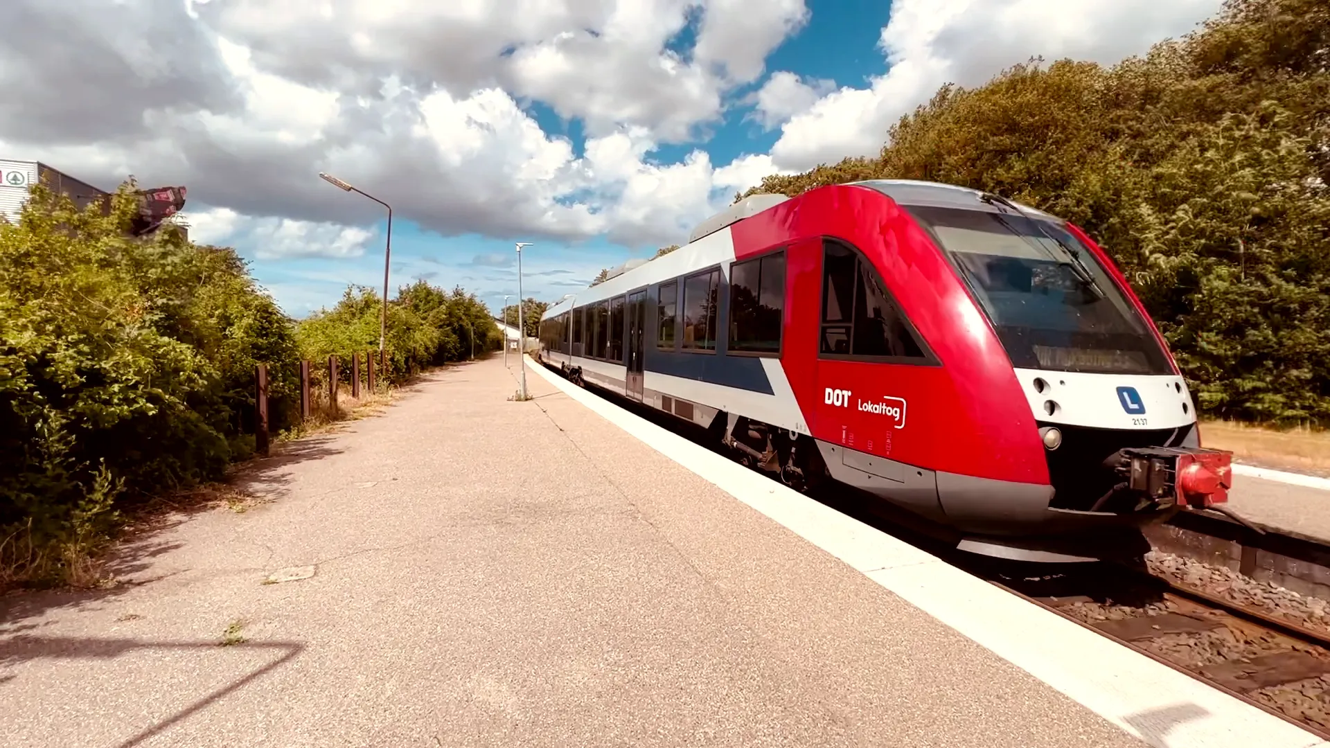 Billede af LT 2037-2137, tidligere RTOG 2037-2137 fotograferet ud for Hørve Station.