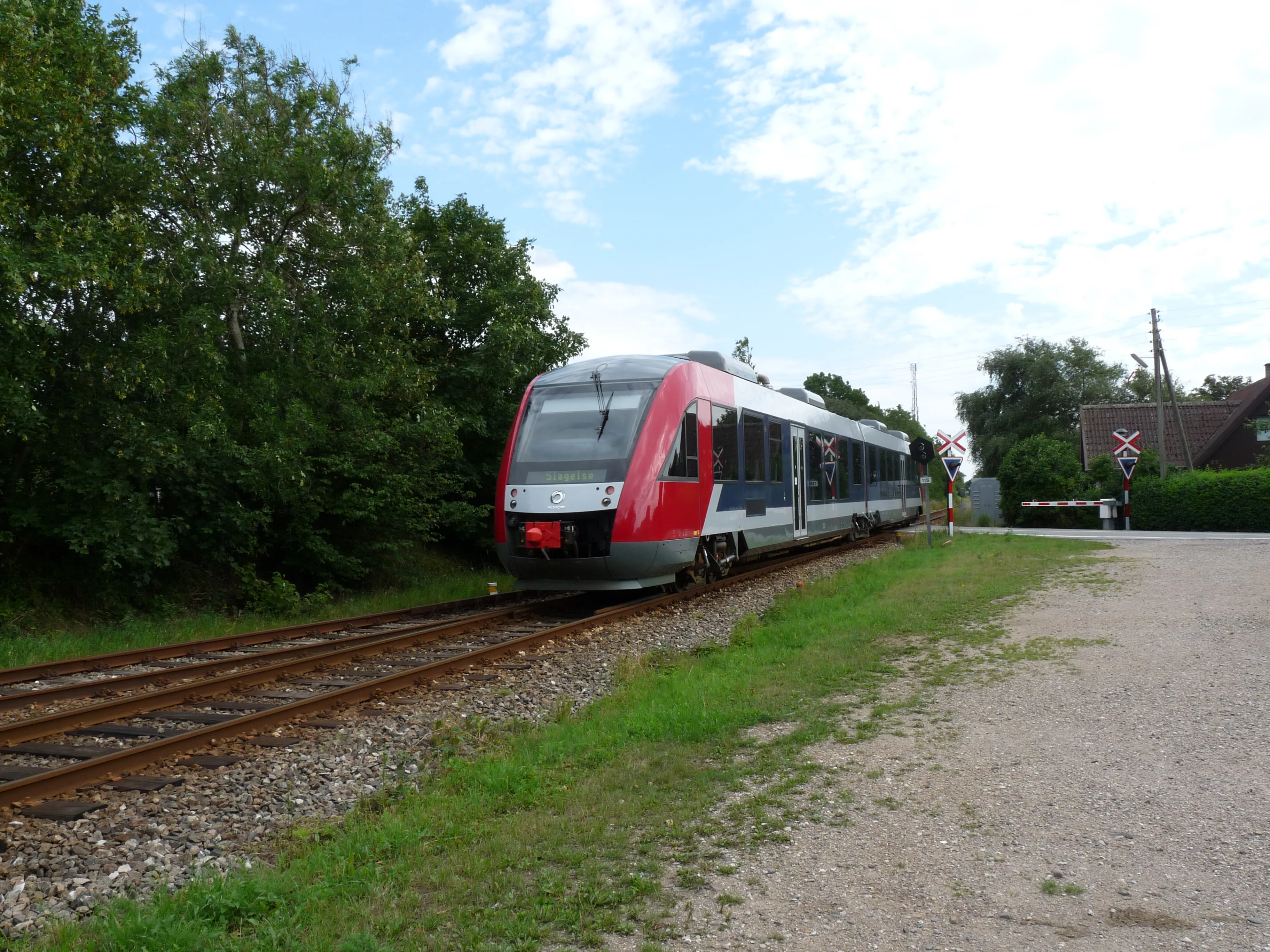 Billede af RTOG 2024-2124, tidligere VL 2024-2124 fotograferet ud for Havrebjerg Trinbræt.