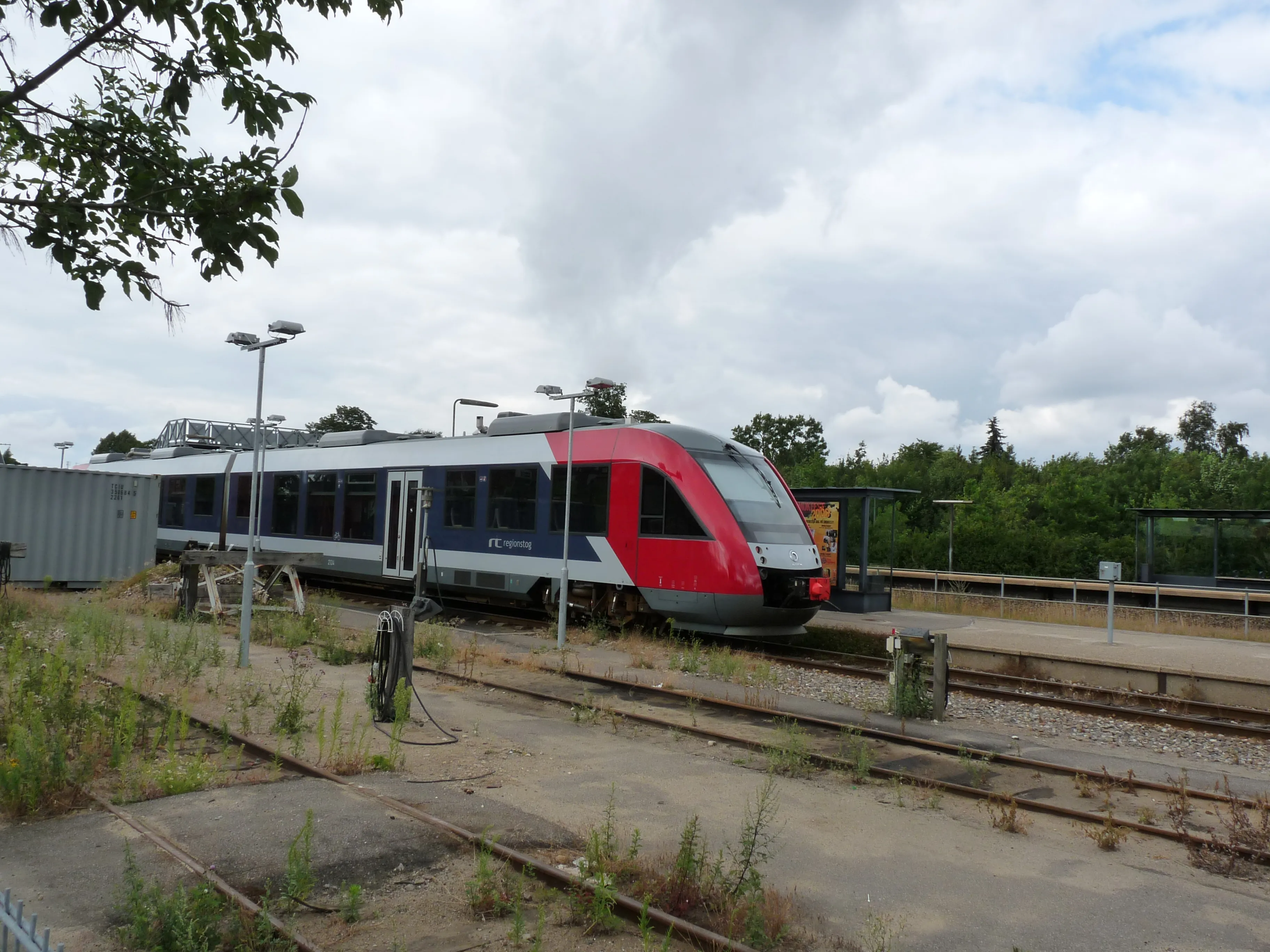 Billede af RTOG 2024-2124, tidligere VL 2024-2124 fotograferet ud for Tølløse Station.