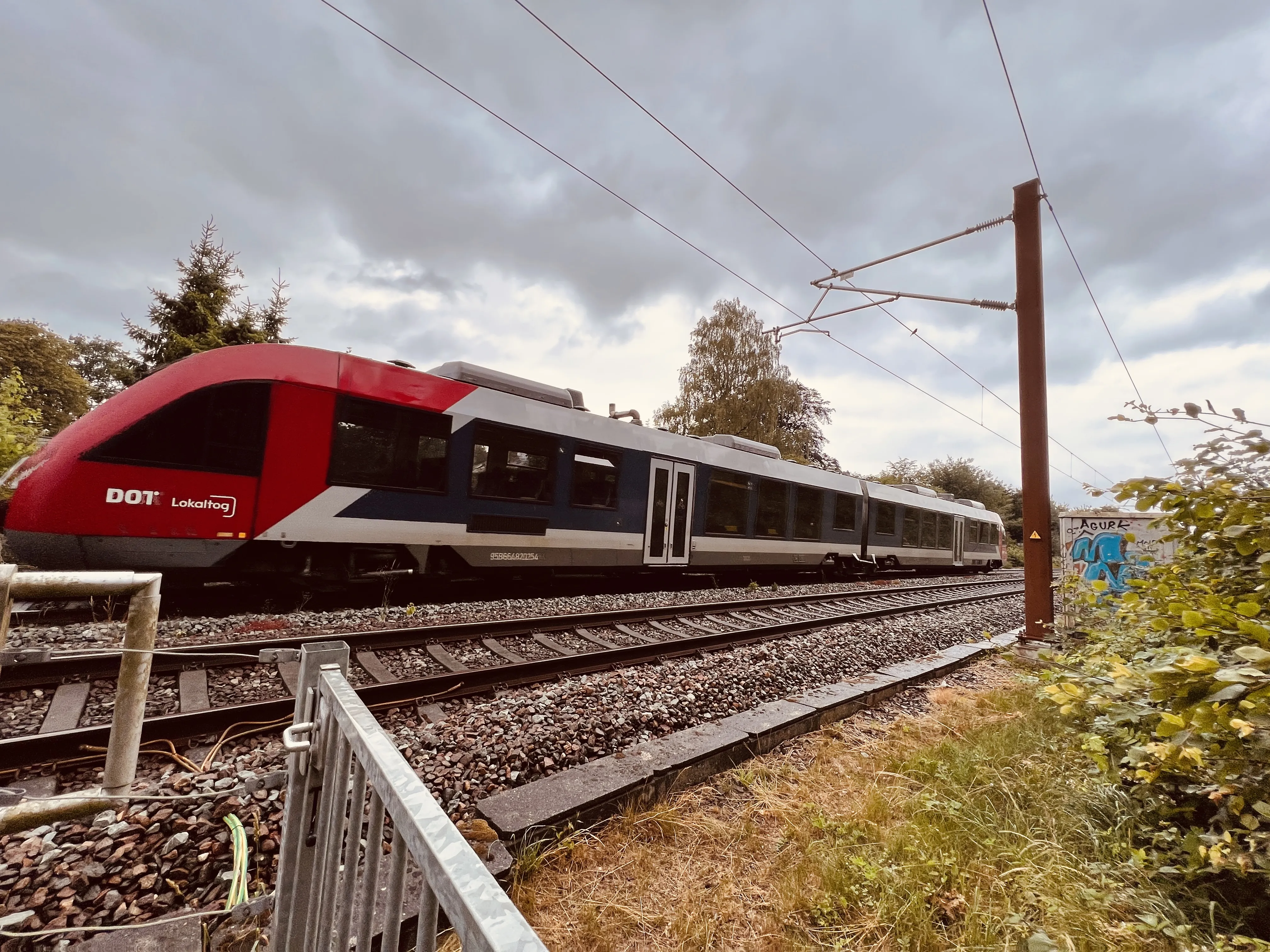 Billede af LT 2025-2125, tidligere VL 2025-2125 fotograferet ud for Strandparken Trinbræt (uofficielt).