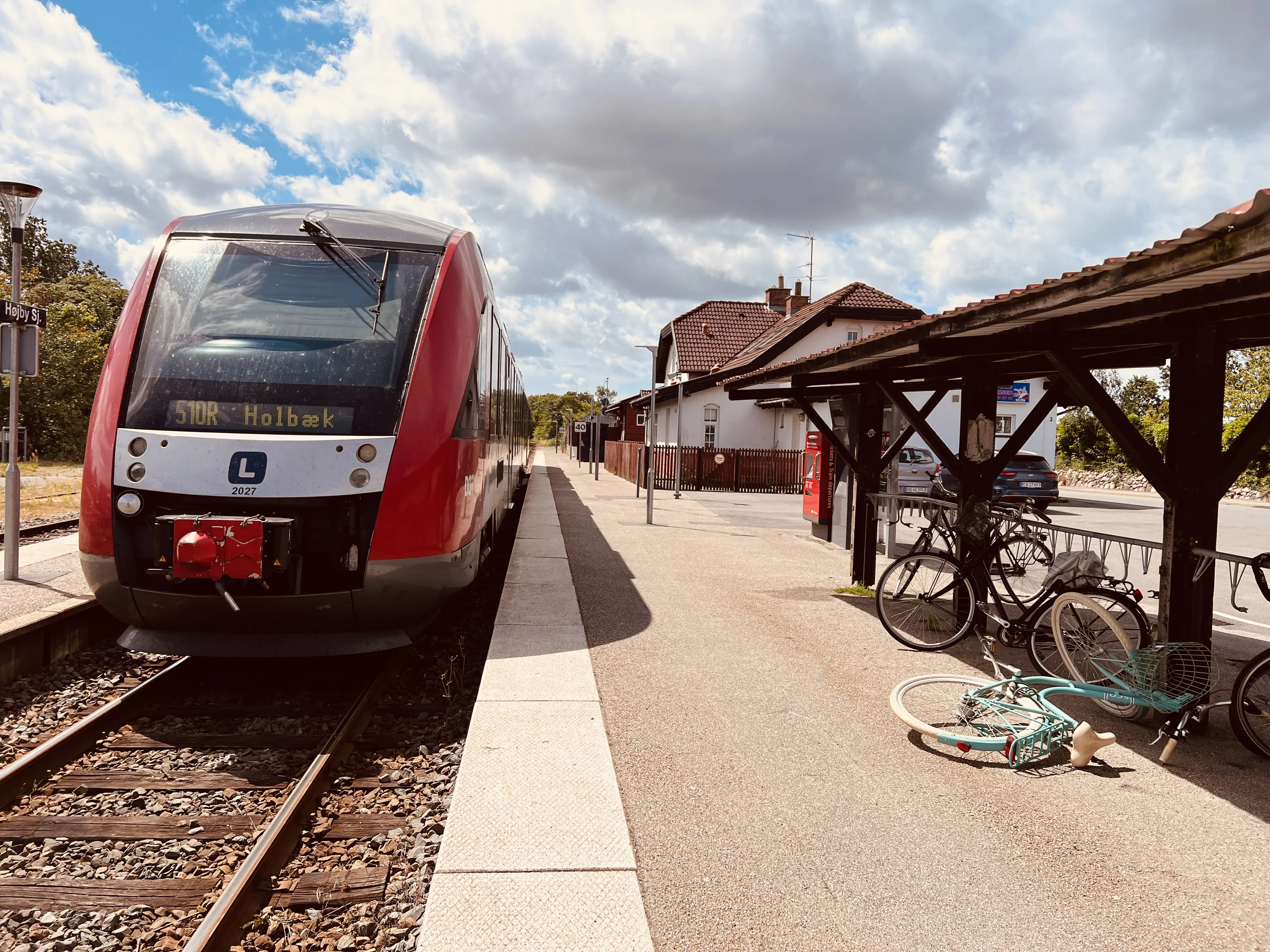 Billede af LT 2027-2127, tidligere VL 2027-2127 fotograferet ud for Højby (Sjælland) Station.