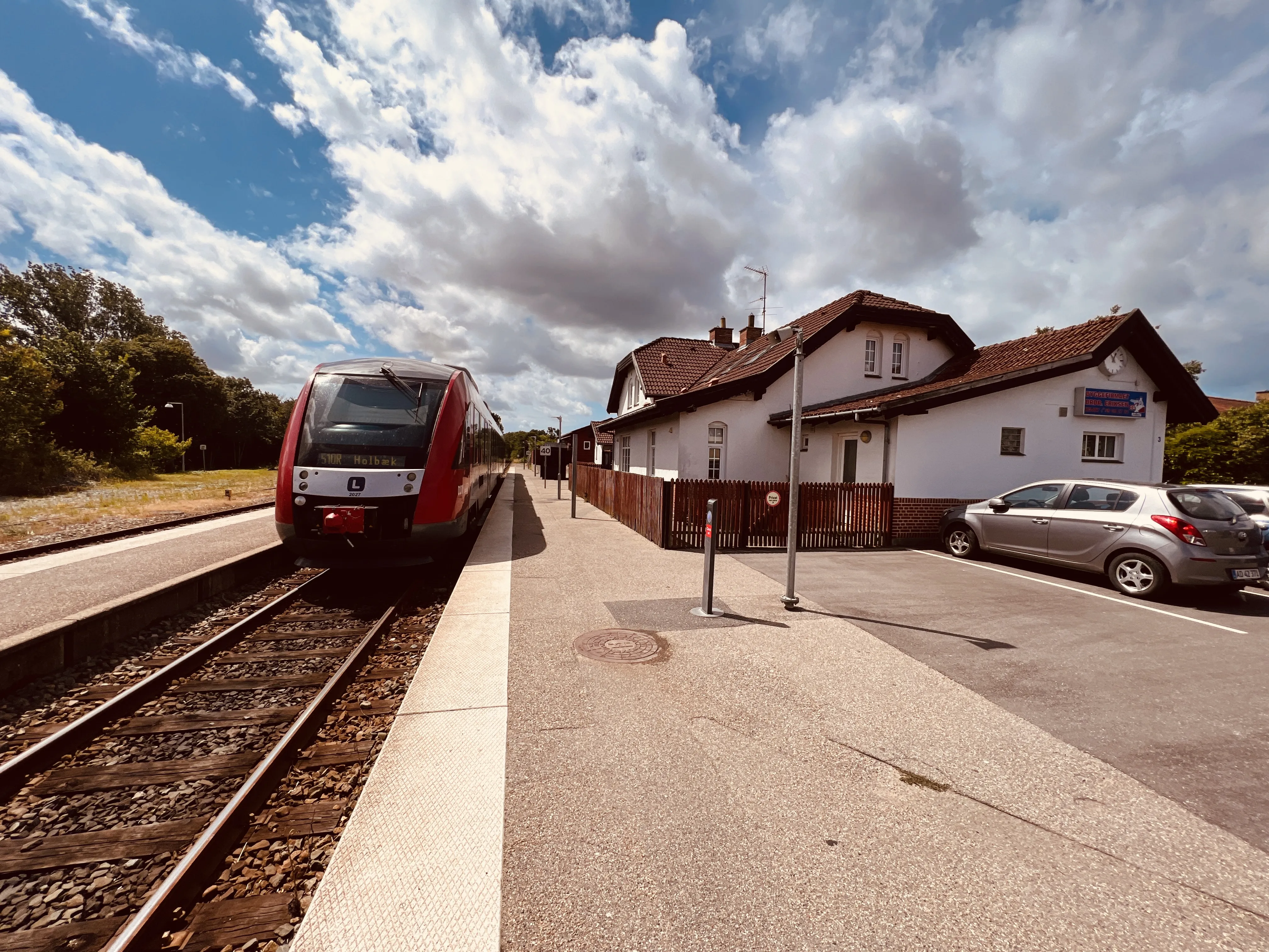 Billede af LT 2027-2127, tidligere VL 2027-2127 fotograferet ud for Højby (Sjælland) Station.