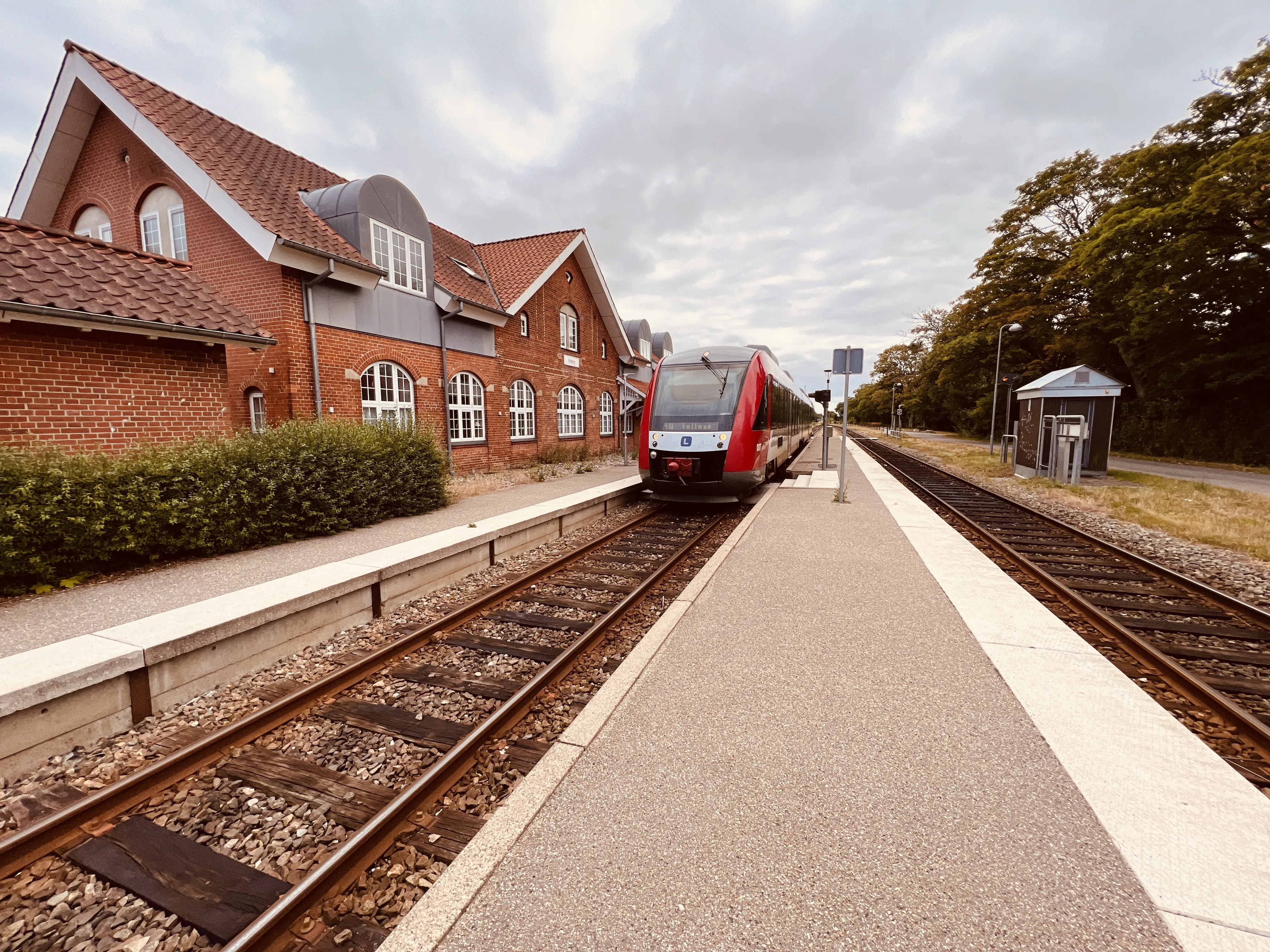 Billede af LT 2028-2128, tidligere VL 2028-2128 fotograferet ud for Høng Station.