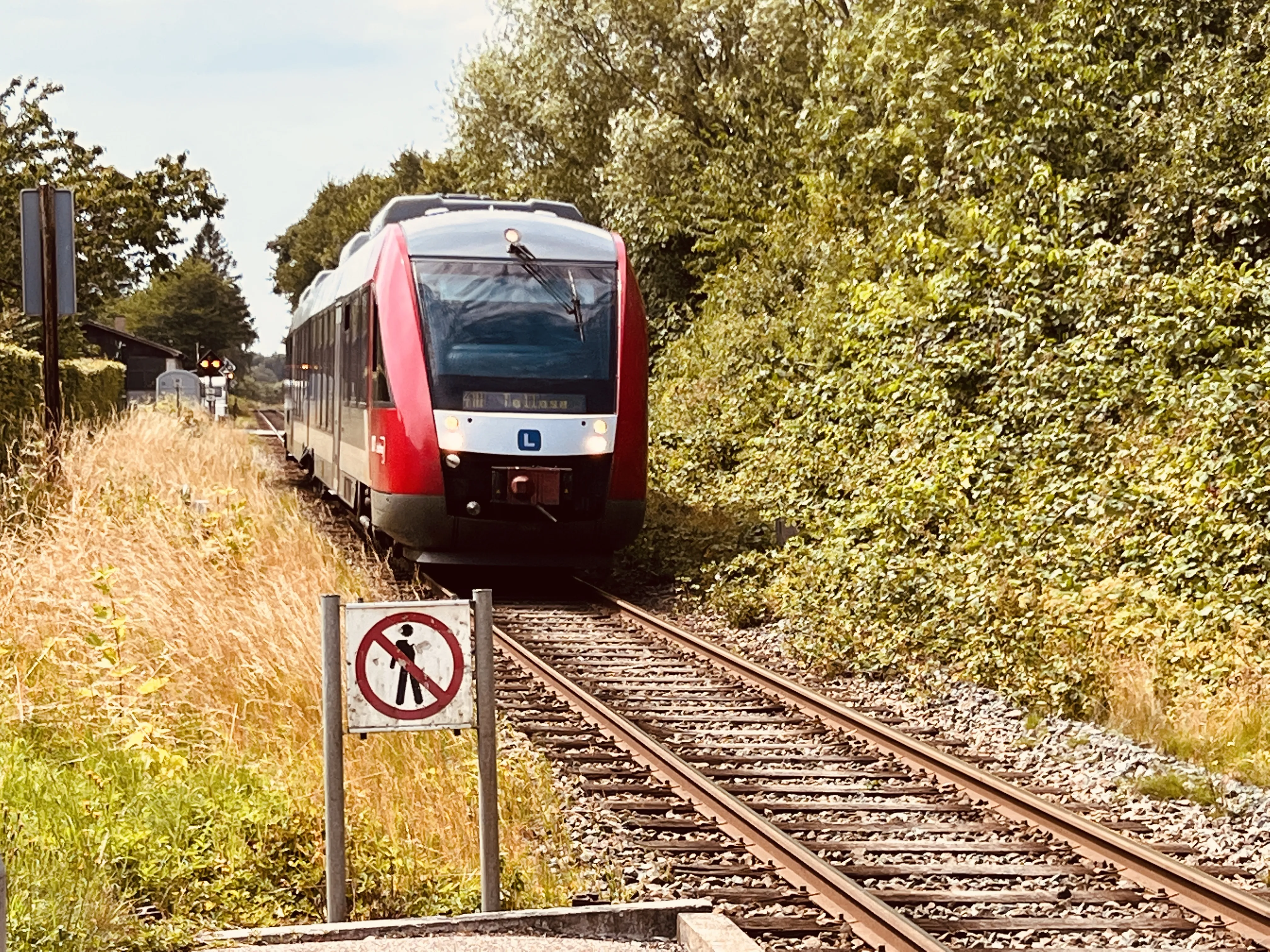 Billede af LT 2028-2128, tidligere VL 2028-2128 fotograferet ud for Vedde Trinbræt.