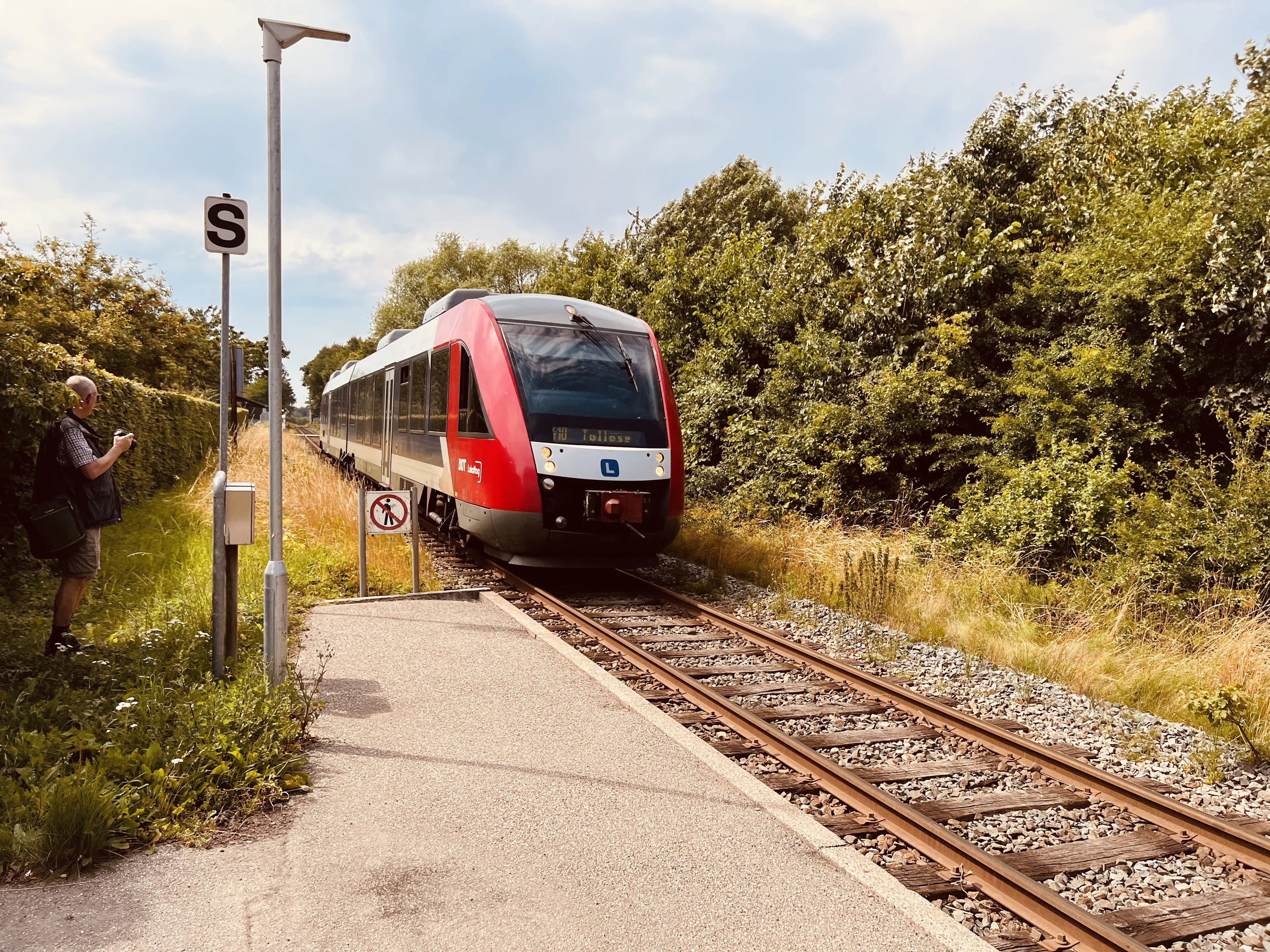 Billede af LT 2028-2128, tidligere VL 2028-2128 fotograferet ud for Vedde Trinbræt.