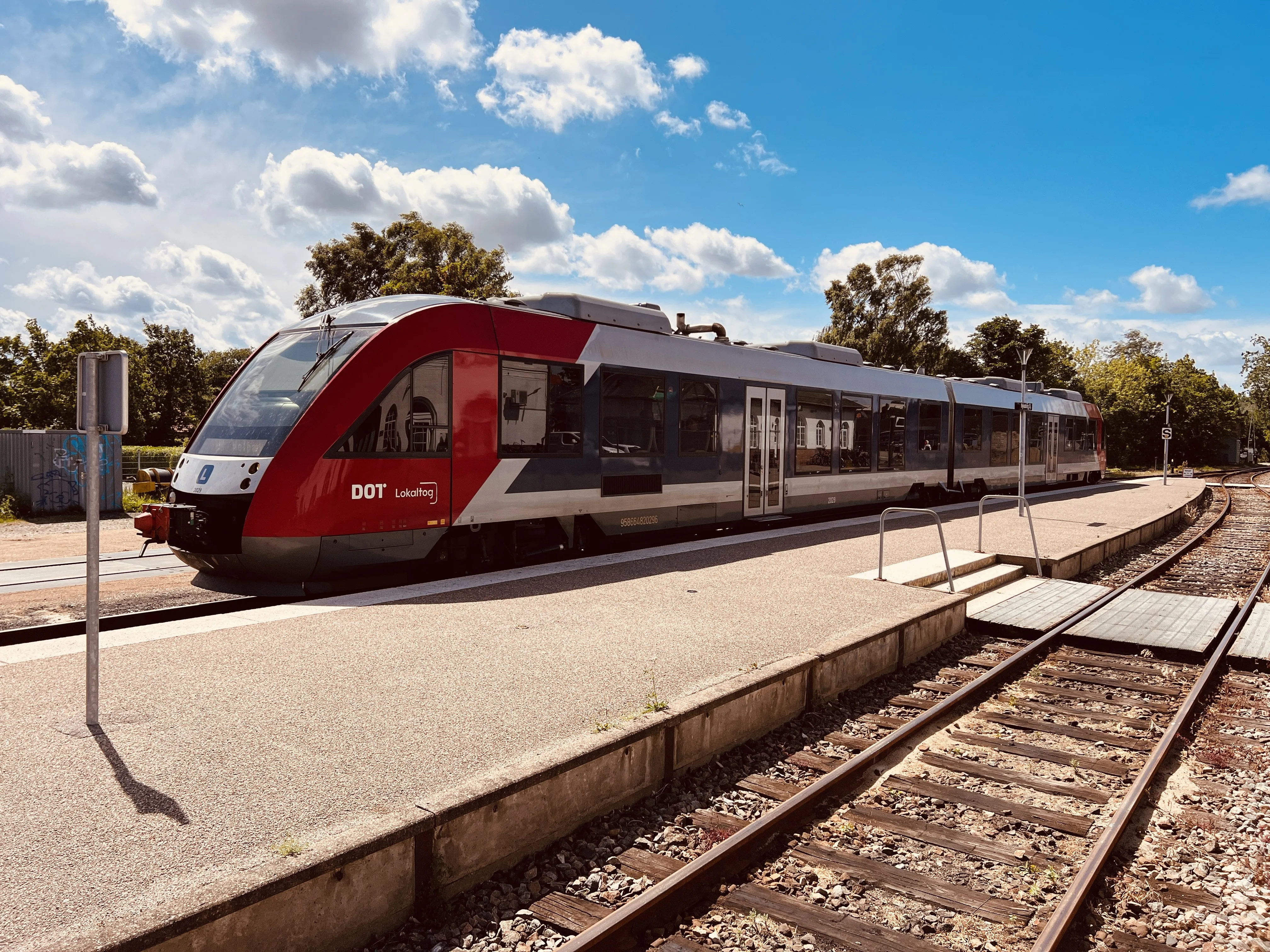 Billede af LT 2029-2129, tidligere VL 2029-2129 fotograferet ud for Nykøbing Sjælland Station.