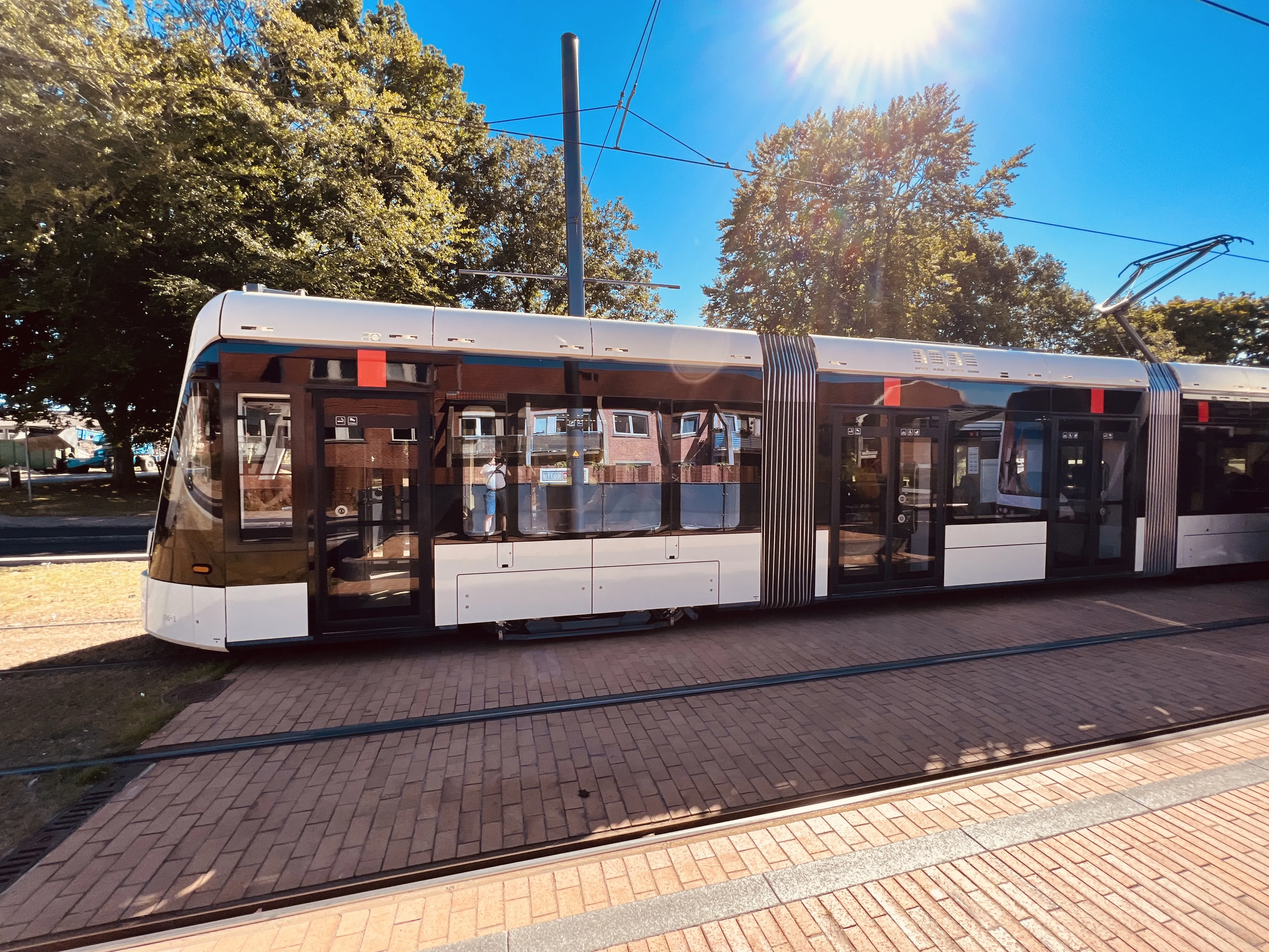 Billede af Odense Letbane togsæt 06 fotograferet ud for SDU Letbanestation.