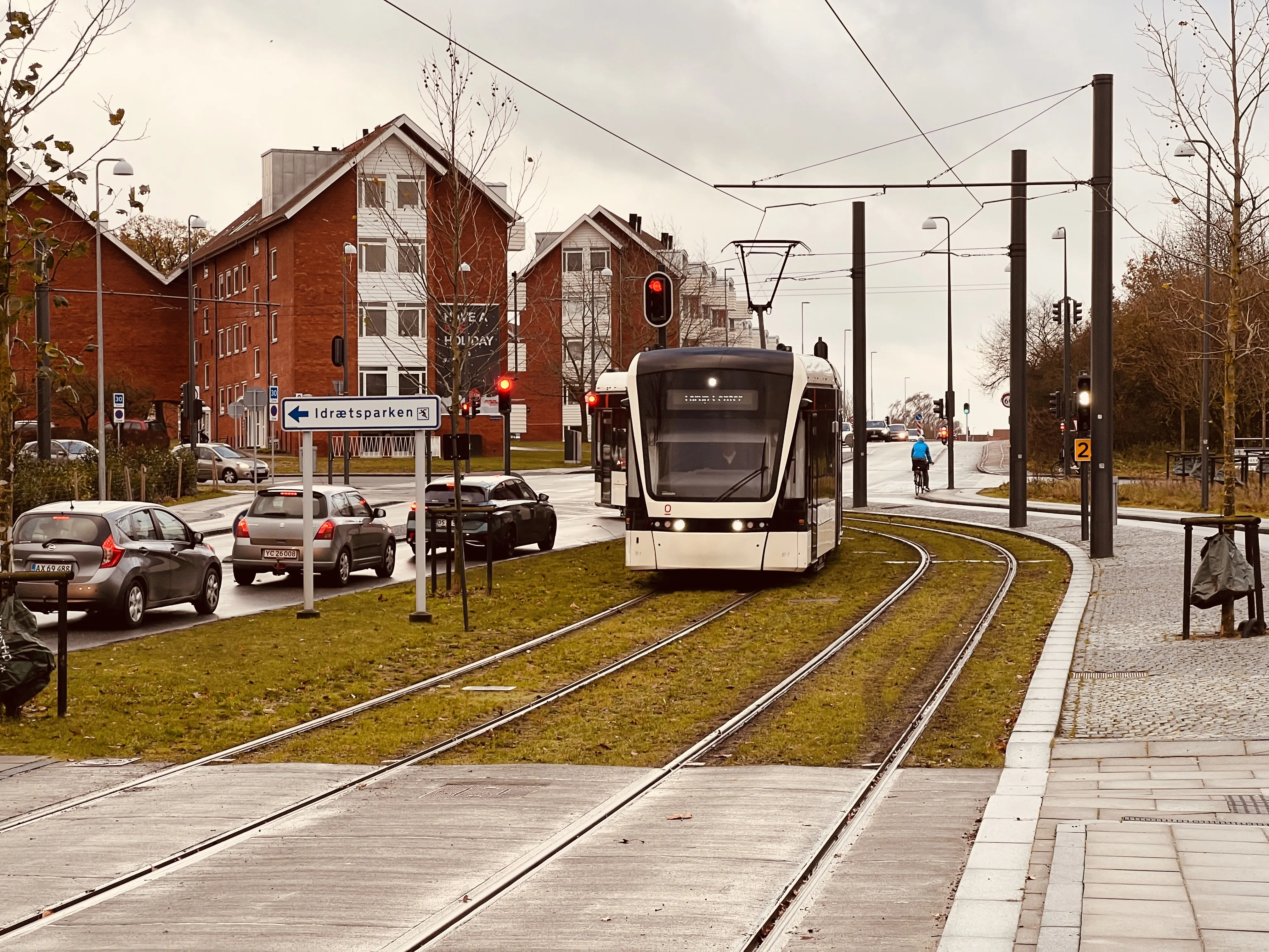 Billede af Odense Letbane togsæt 07 fotograferet ud for Højstrup Letbanestation.