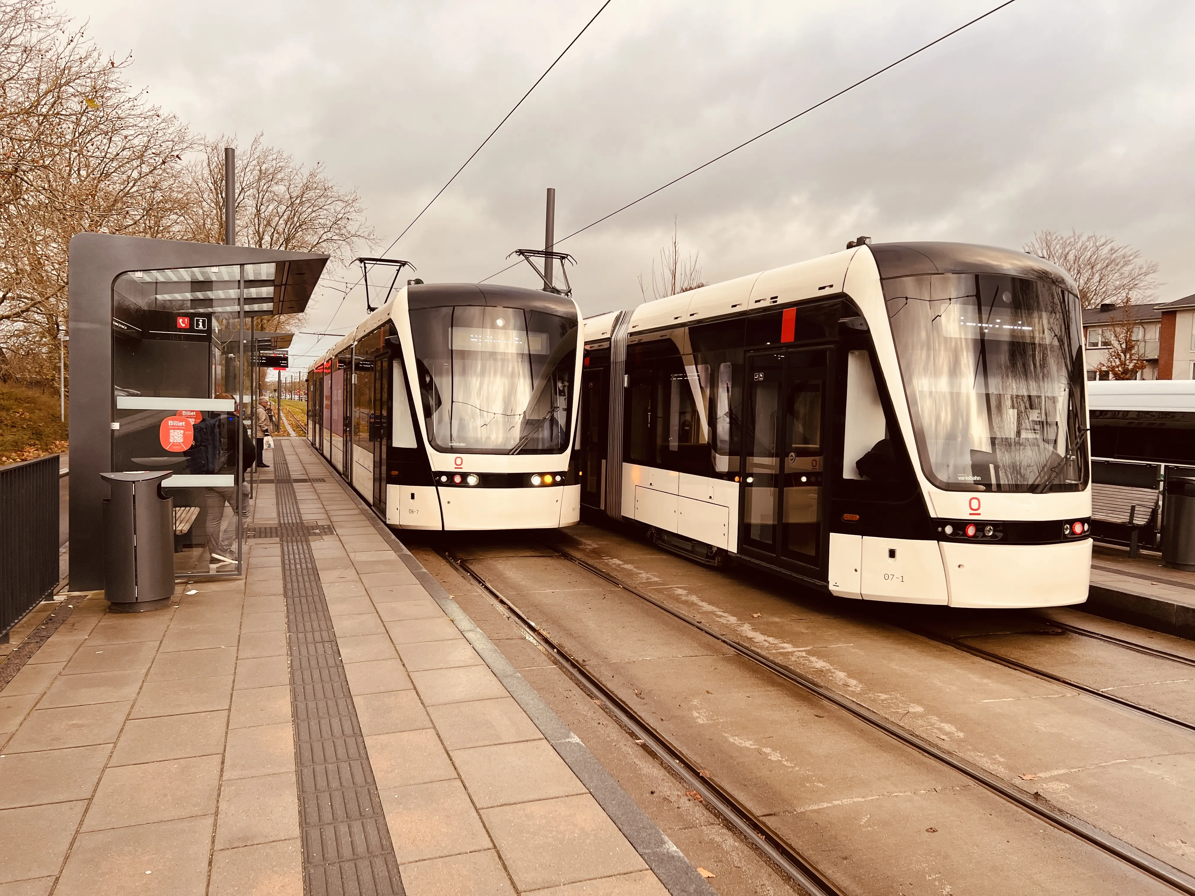 Billede af Odense Letbane togsæt 07 fotograferet ud for Højstrup Letbanestation.