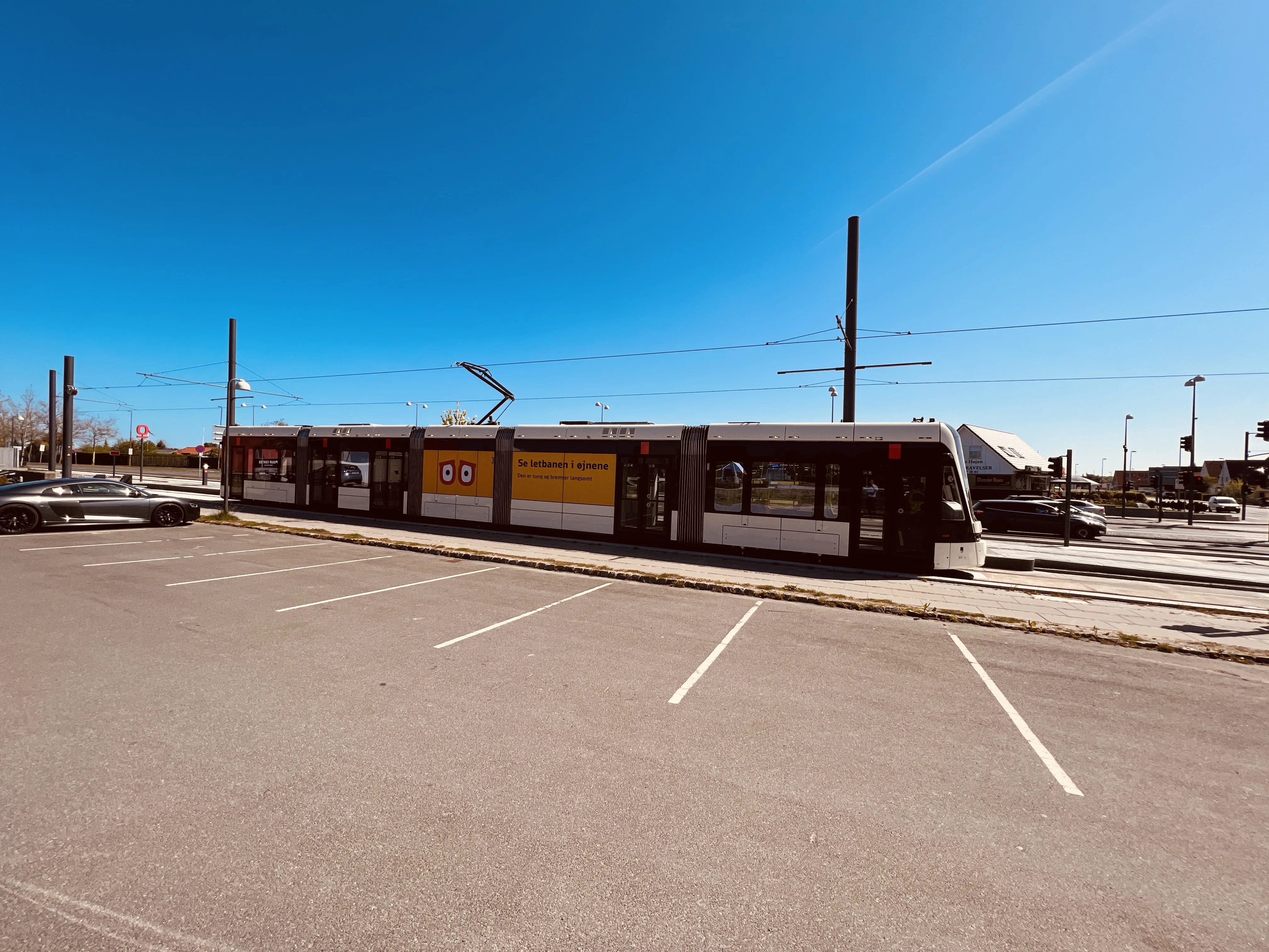 Billede af Odense Letbane togsæt 07 fotograferet ud for Tarup Center Letbanestation.